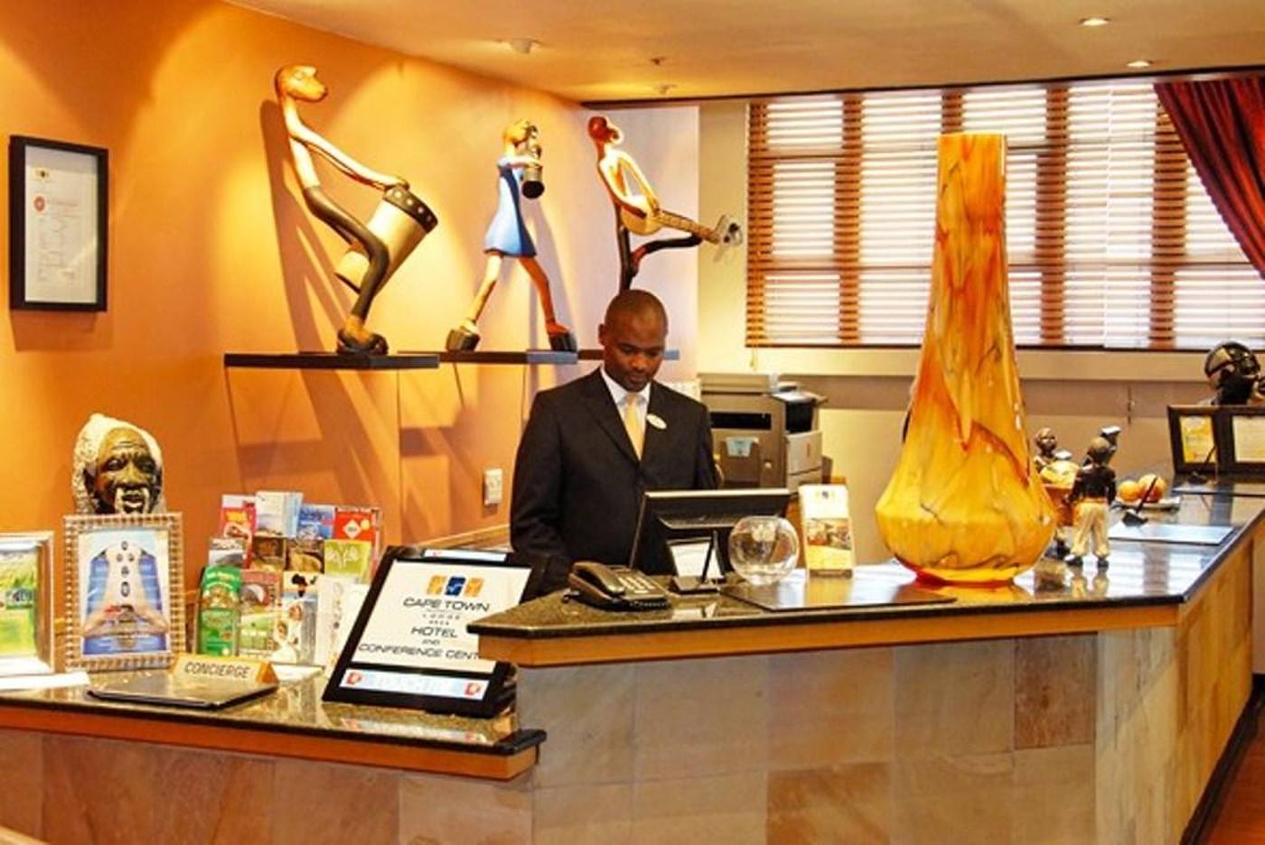 Cape-Town-Lodge-Hotel-Lobby-14