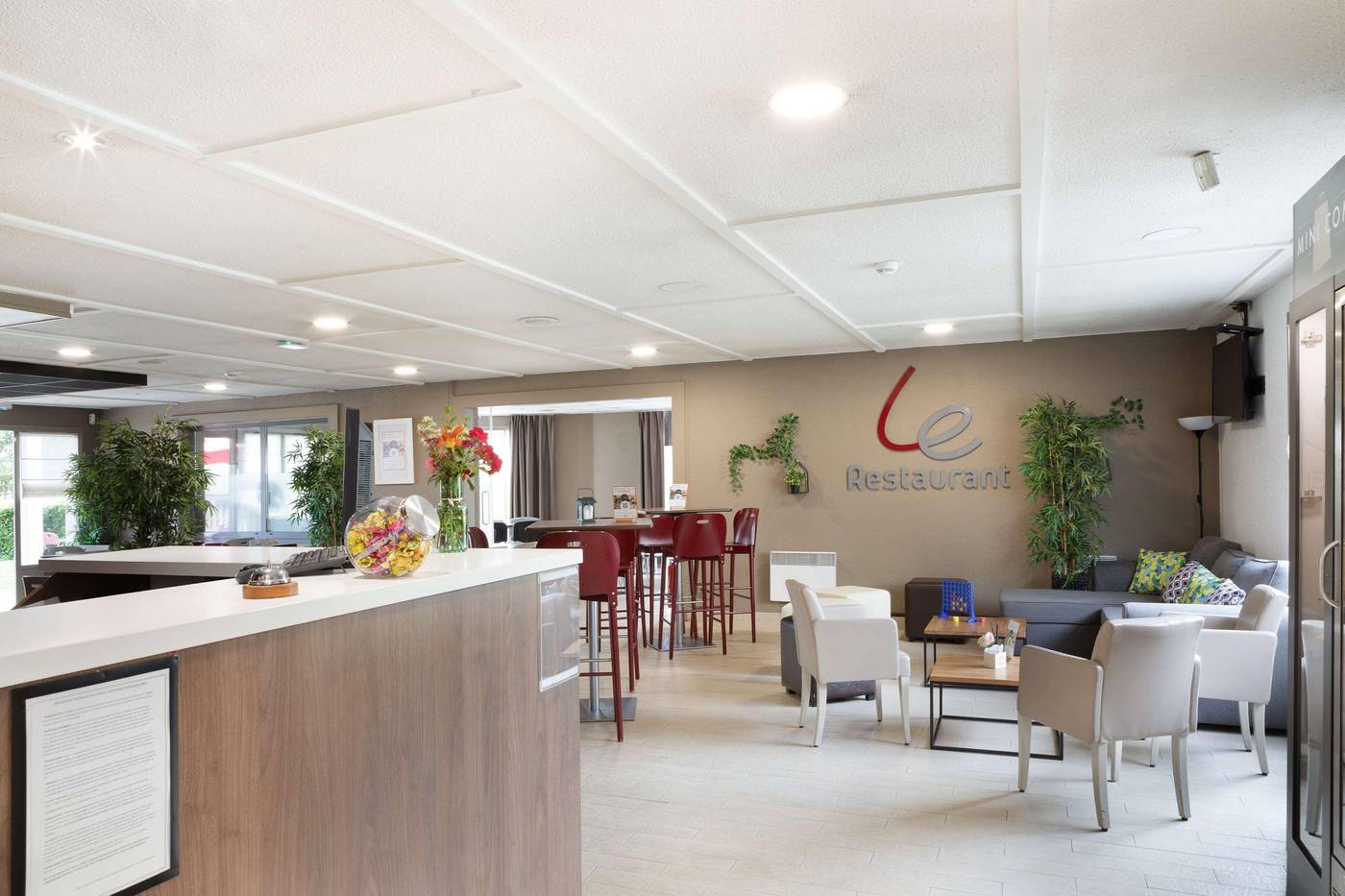 Campanile---Morangis-Orly-Lobby-3