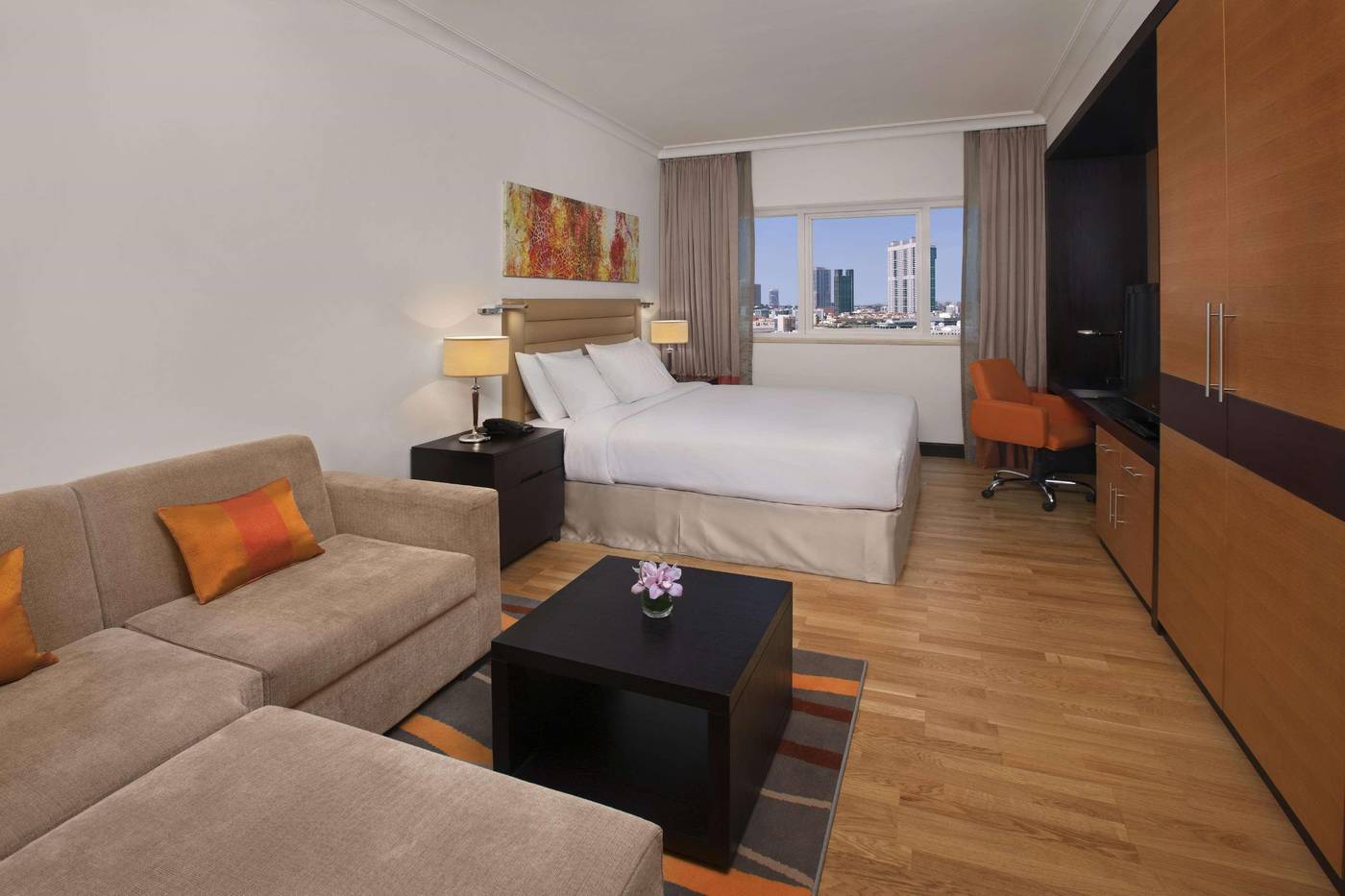 DoubleTree-by-Hilton-Hotel---Residences-Dubai-Room-12