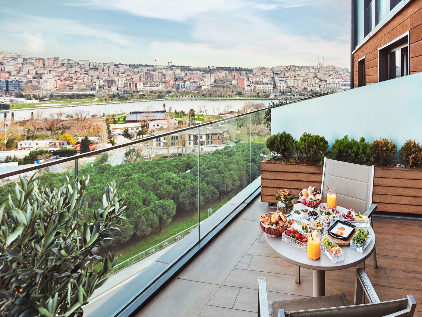 Movenpick-Hotel-Istanbul-Golden-Horn-Lobby-2