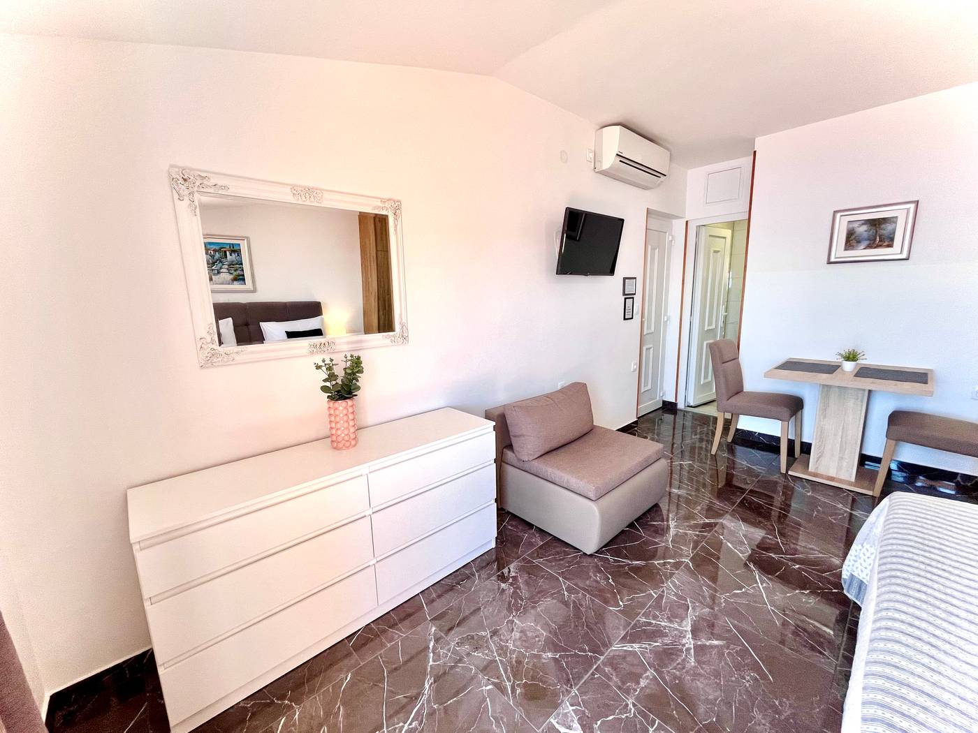 Villa-Sunset-Room-49