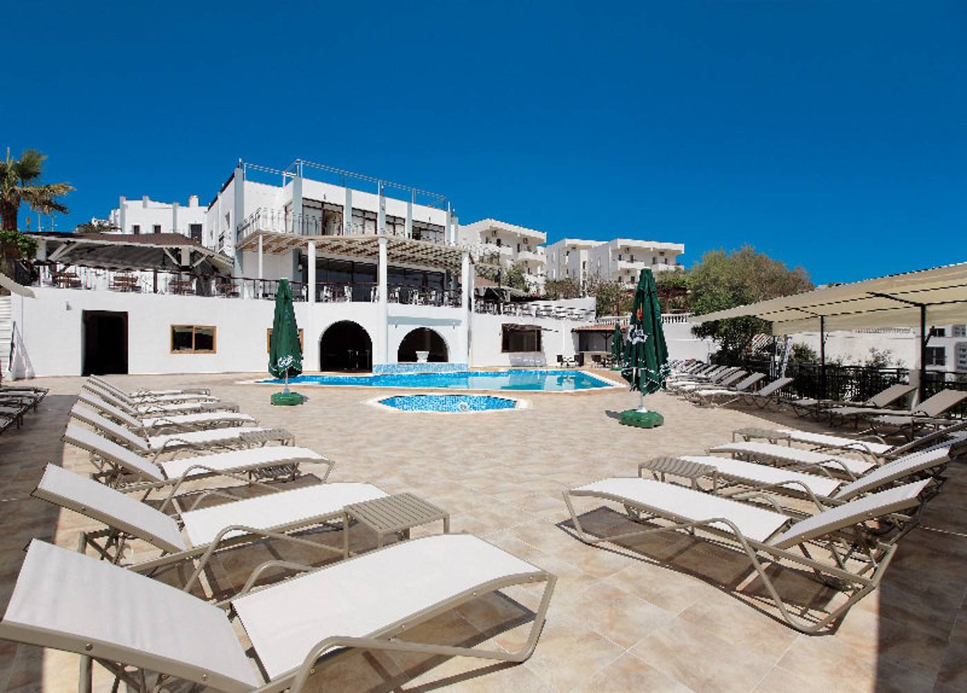 ROSSO-VERDE-HOTEL-Pool-2