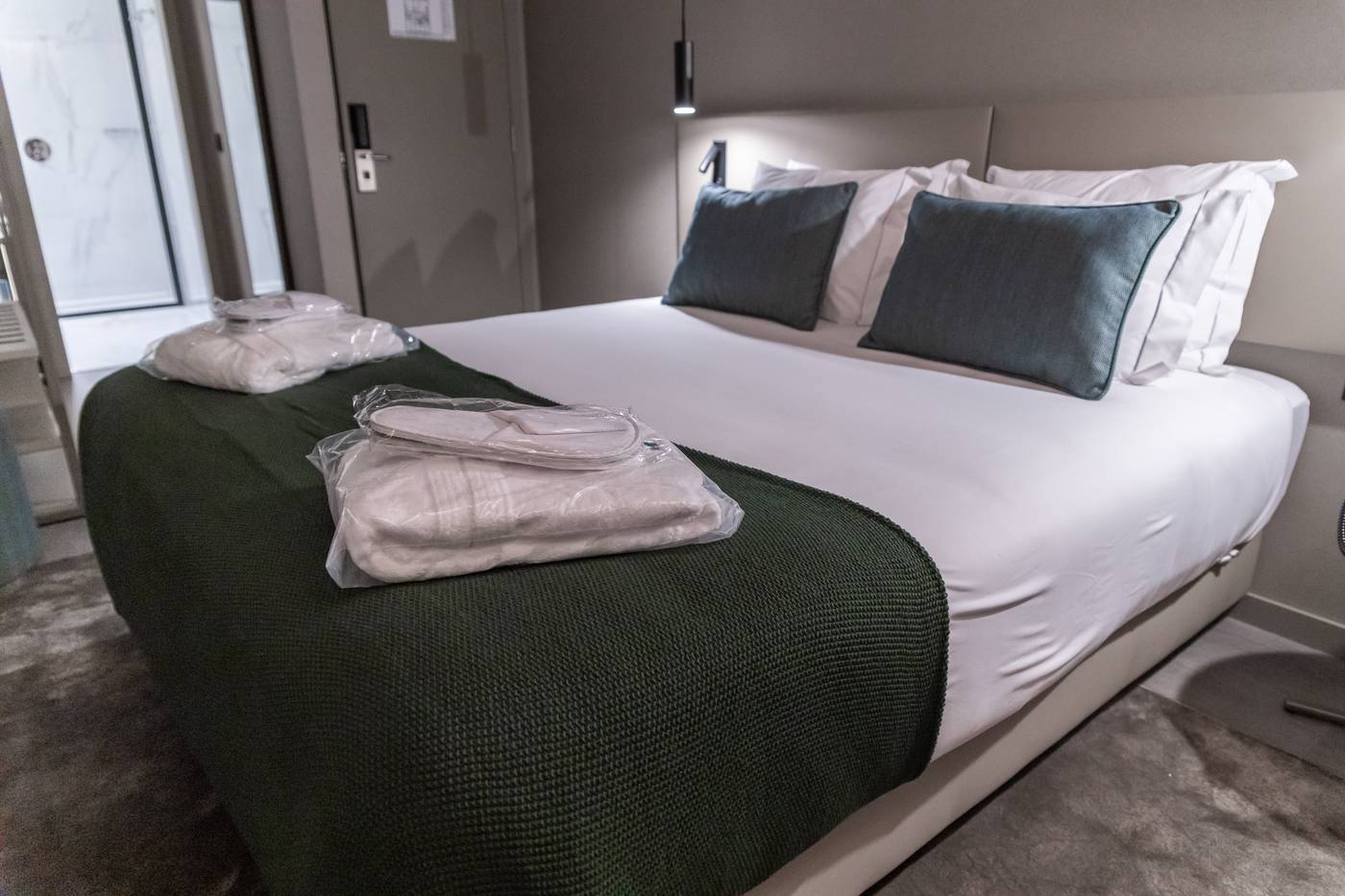 Omid-Saldanha-Hotel-Room-14