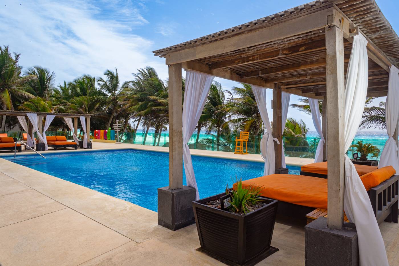 Flamingo-Cancun-Resort-Pool-6