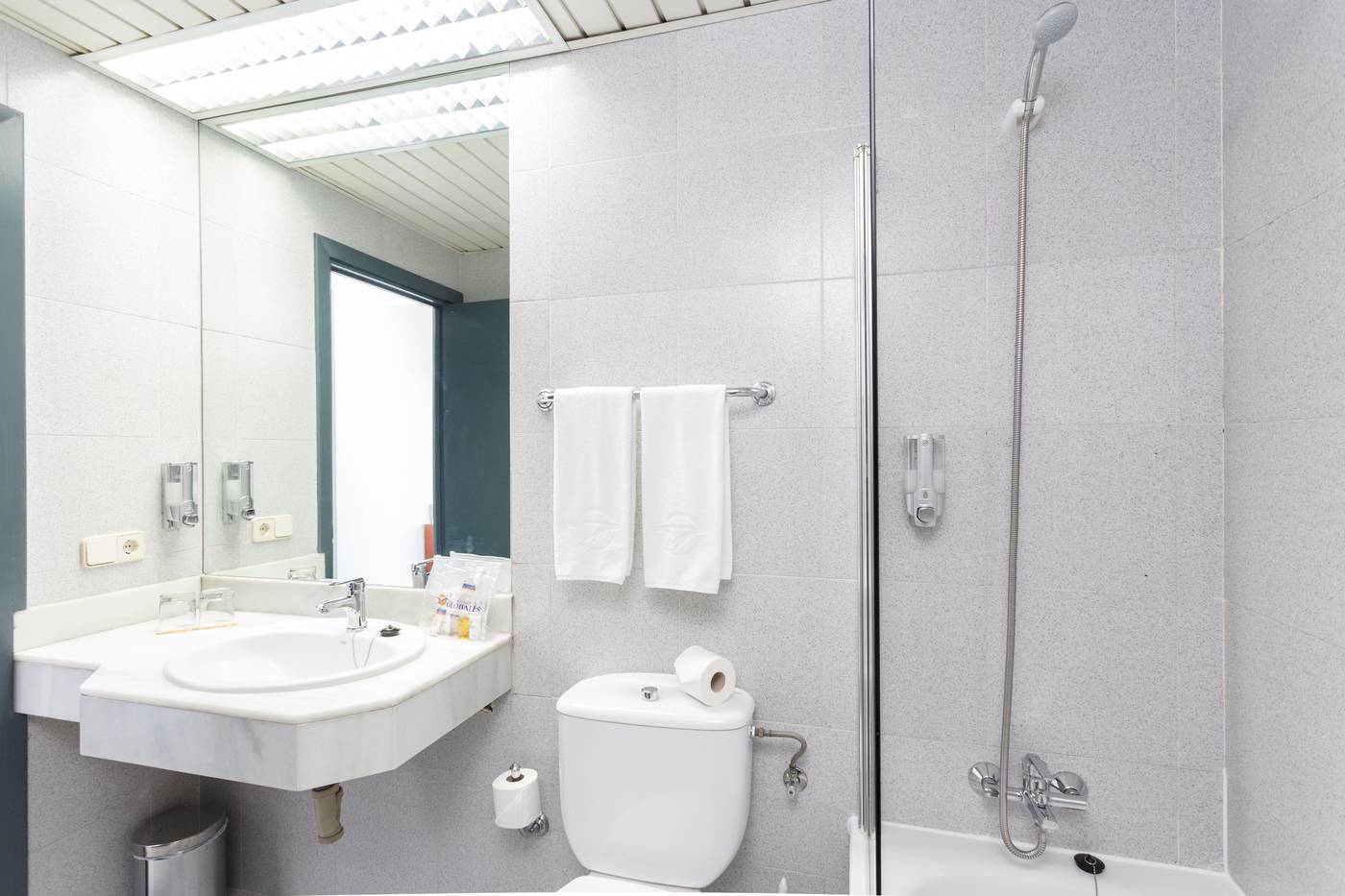 Globales-Gardenia-Room-26