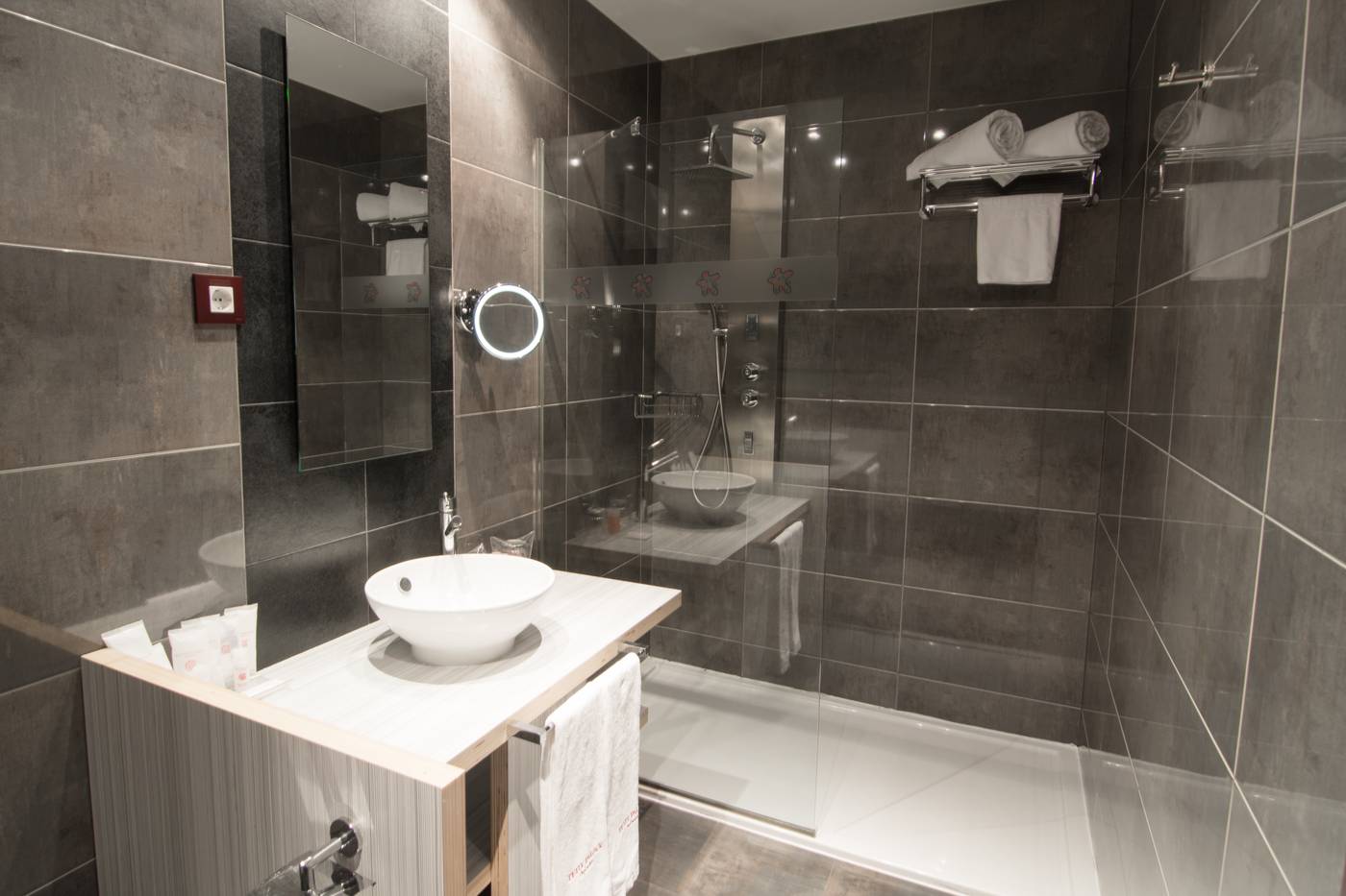 Petit-Palace-Santa-Barbara-Room-39