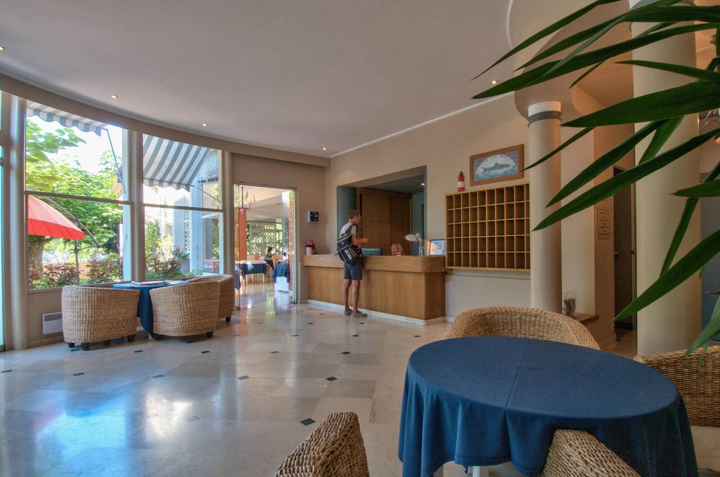 Hotel Du Lac-France-TALLOIRES-MONTMIN-Lobby-3
