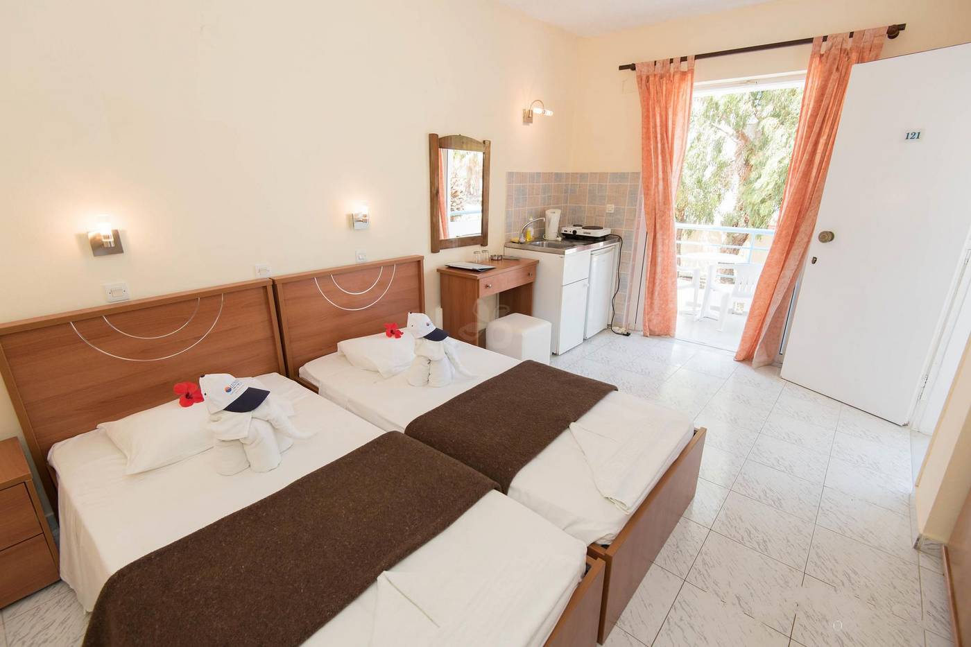 Leonidas-Hotel-And-Studios-Room-26
