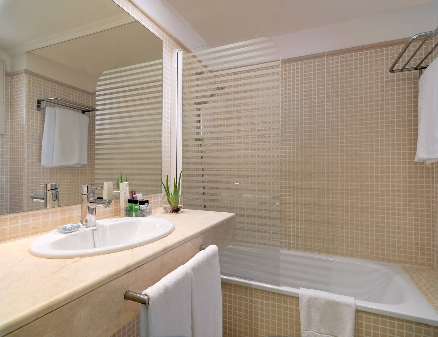 H10-Suites-Lanzarote-Gardens-Room-21