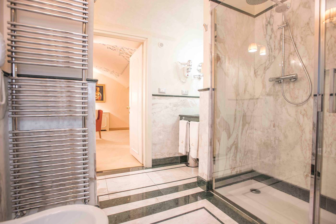 Golden-Tower-Hotel---Spa-Room-72