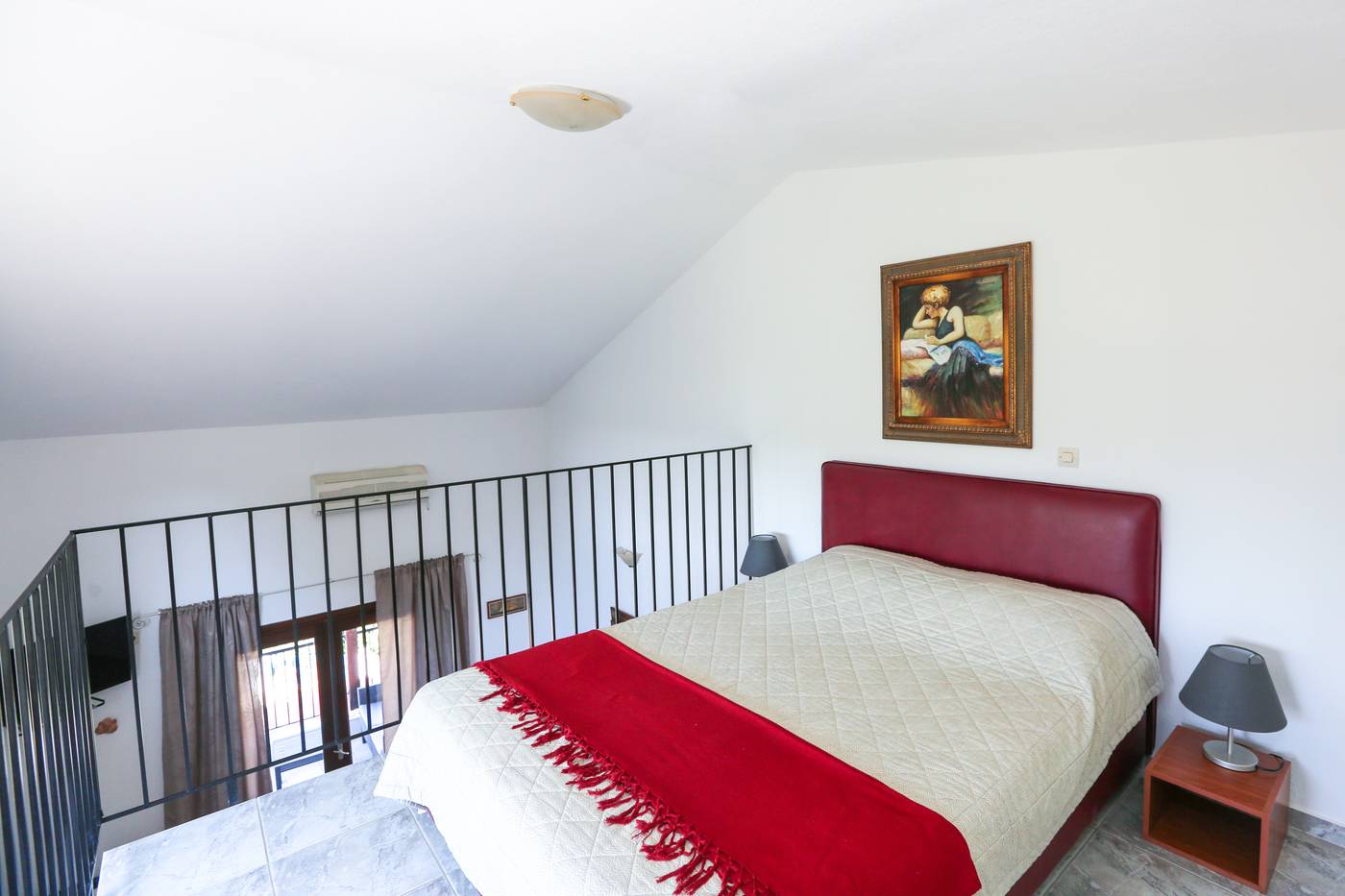 Angelina-Studios-Room-20