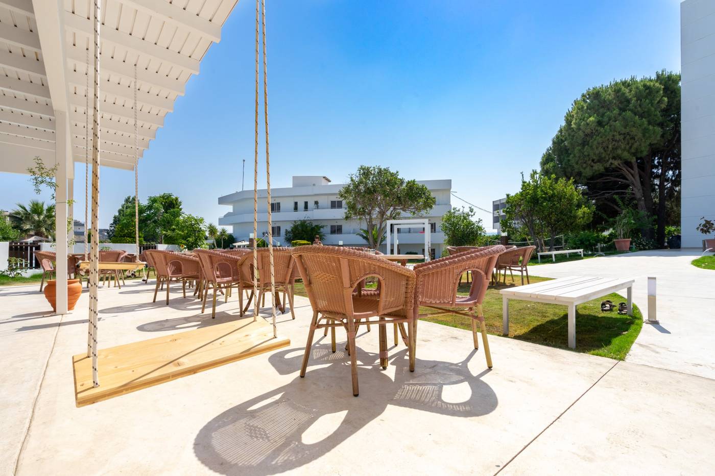 Stamos-Hotel-Restaurant-12