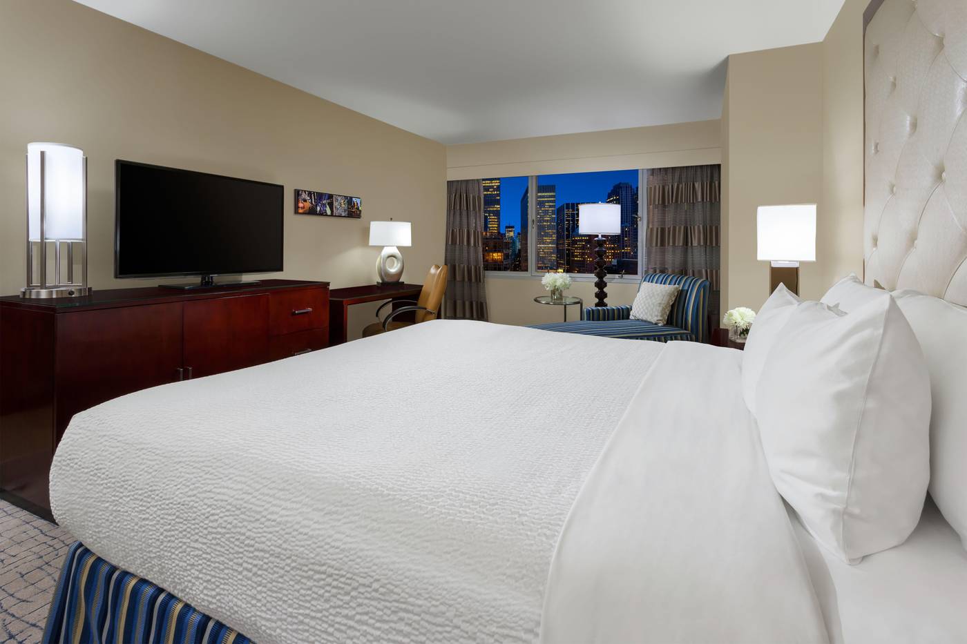 Crowne-Plaza-Times-Square-Manhattan-Room-24