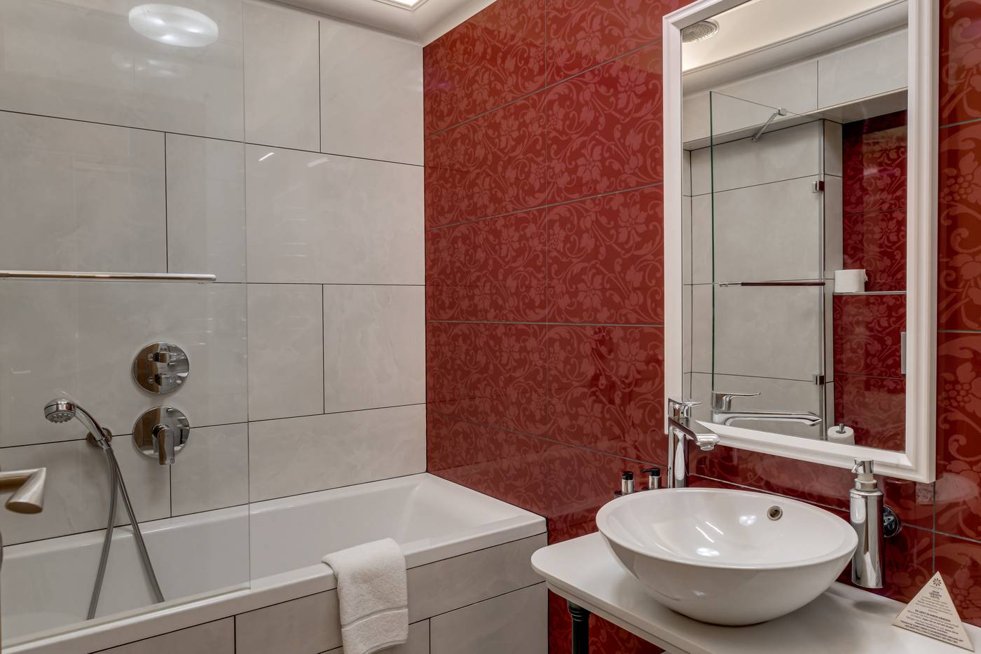 Louren---The-Bridge-Inn-Room-21