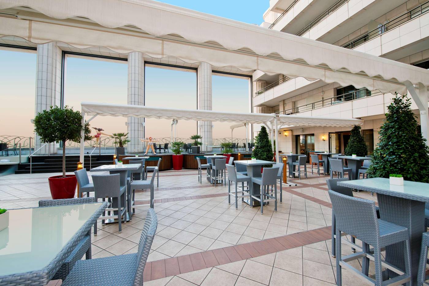 Hyatt-Regency-Nice-Palais-De-La-Mediterranee-Terrace-2