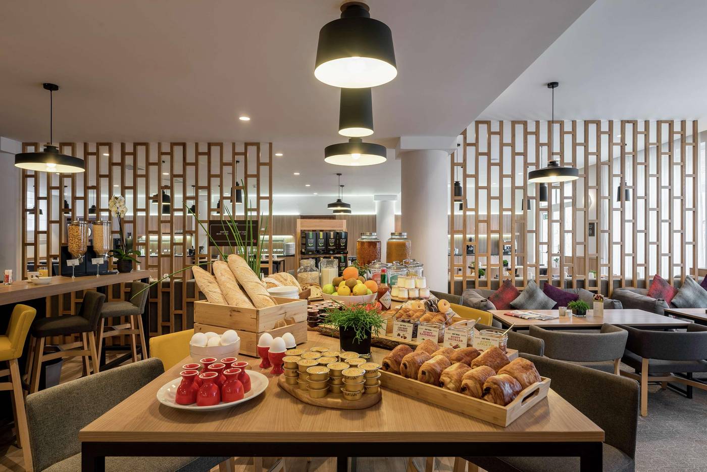 Hilton-Garden-Inn-Brussels-City-Centre-Restaurant-16