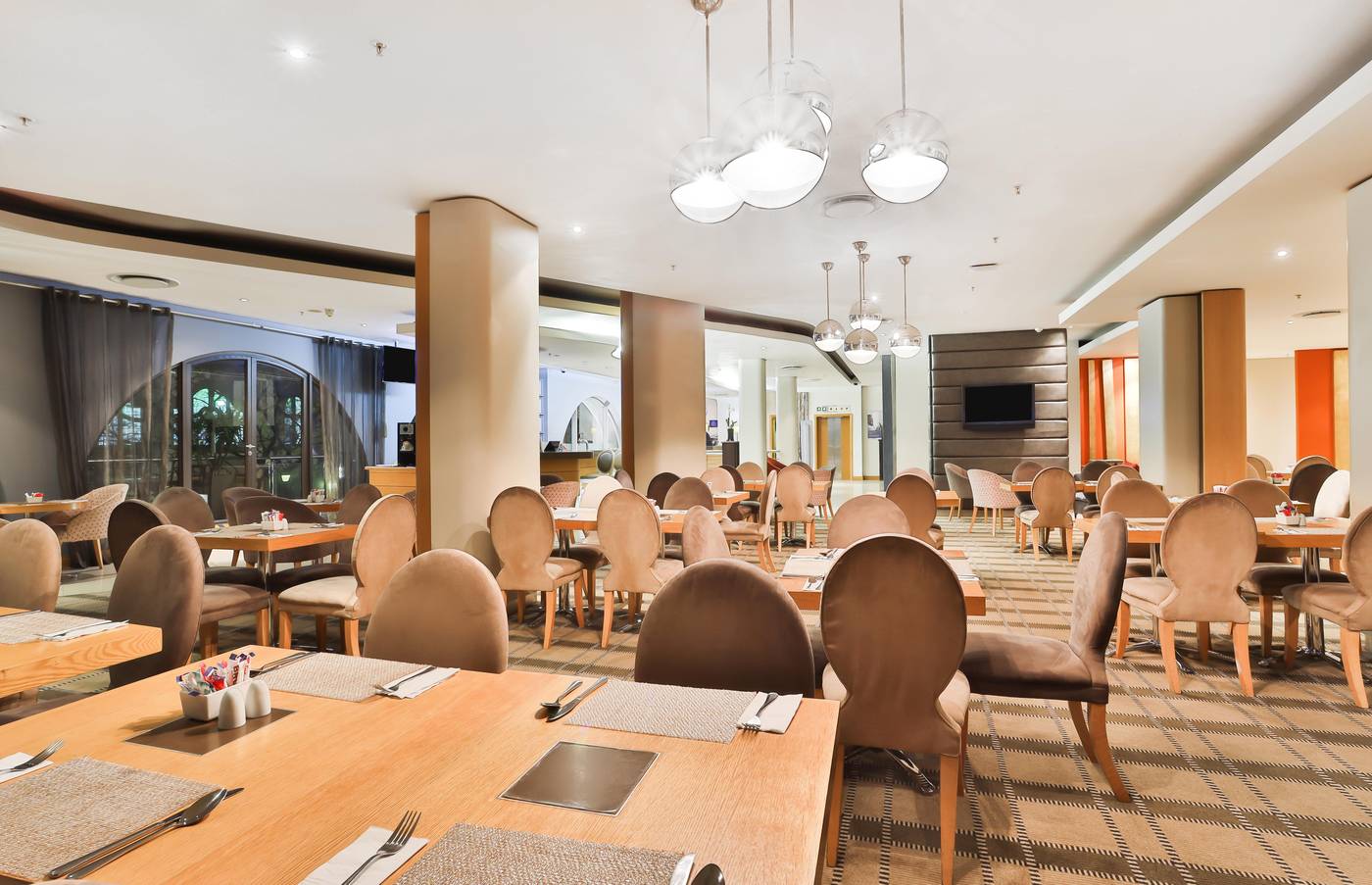 Holiday-Inn-Express-Cape-Town-City-Centre-Restaurant-46
