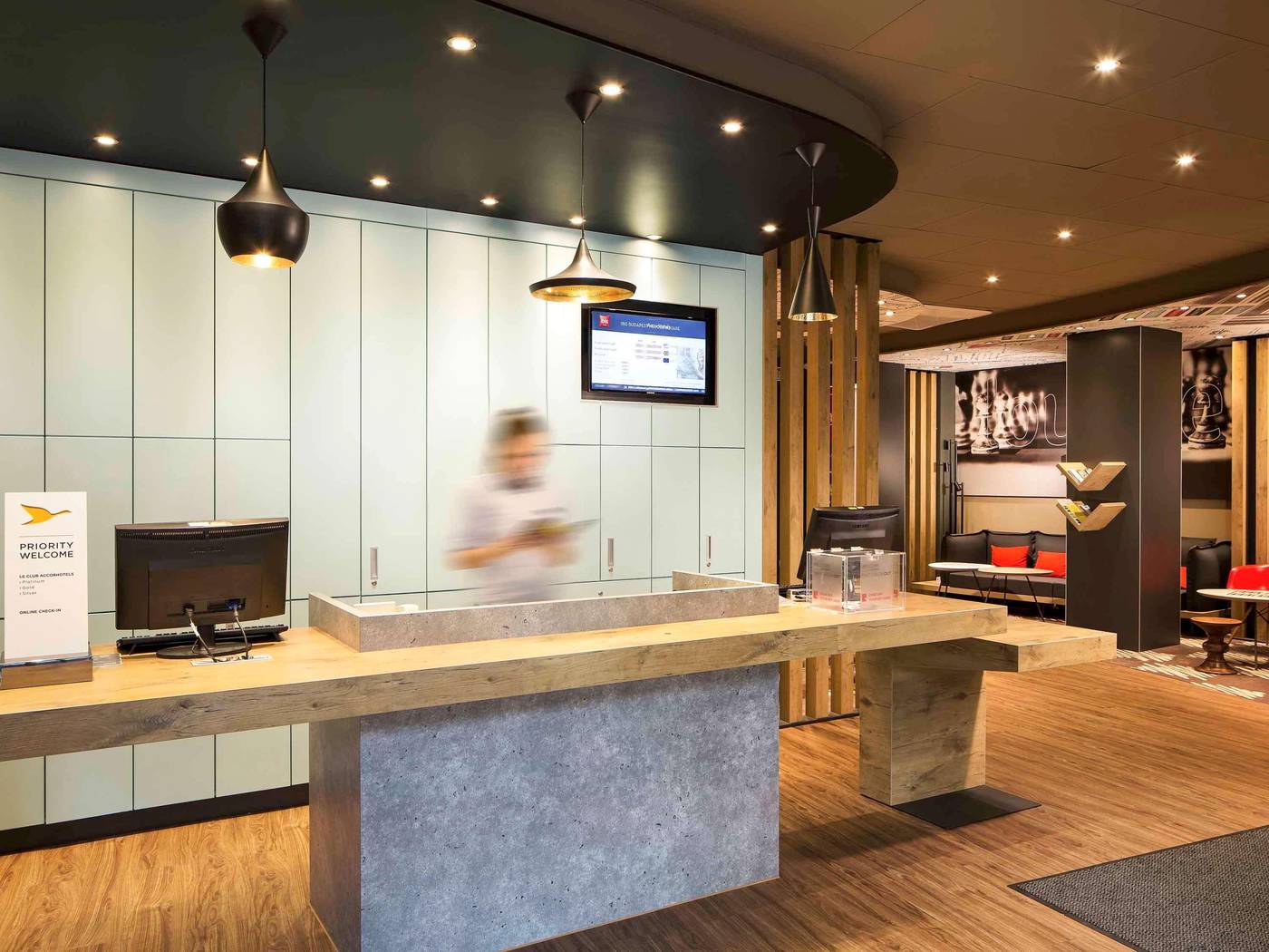 Ibis-Hotel-Heroes-Square-General-view-11