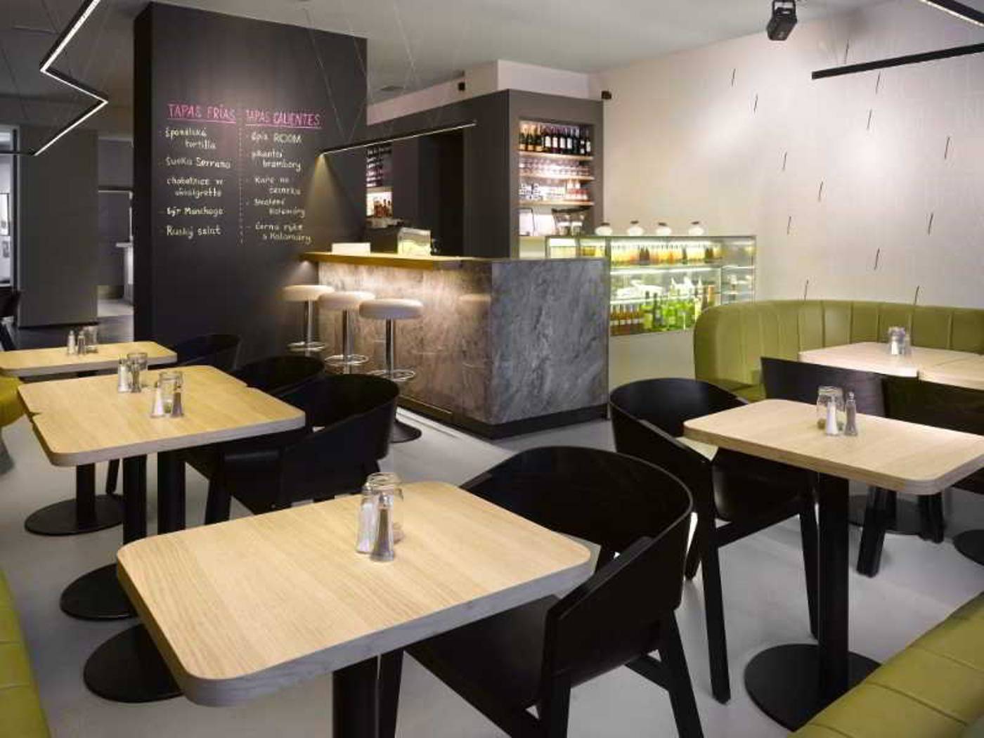 The-Icon-Hotel---Lounge-General-view-6