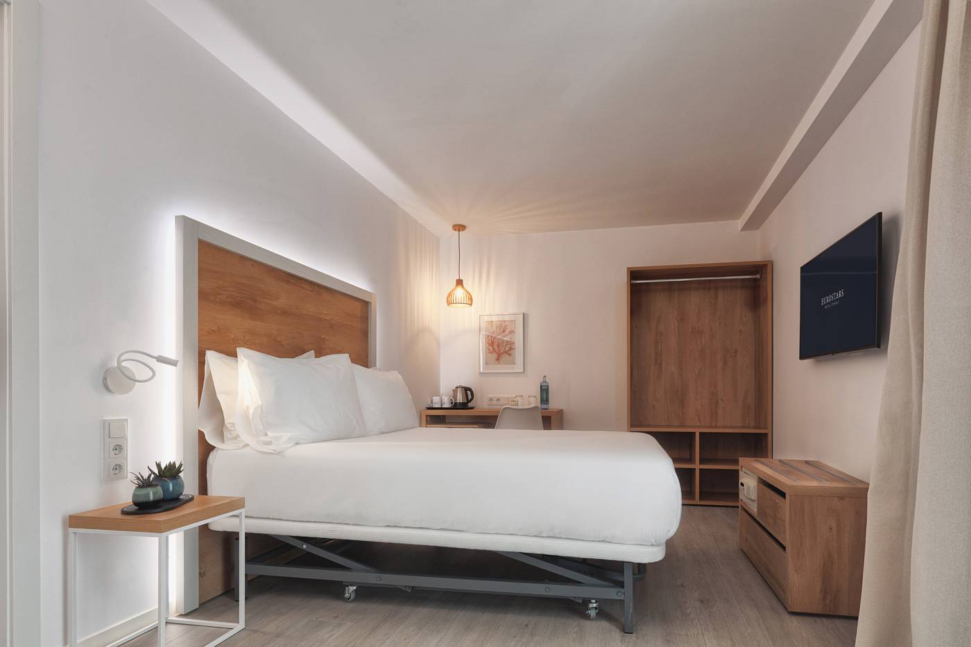 El-Puerto-Ibiza-Hotel---Spa-Room-24