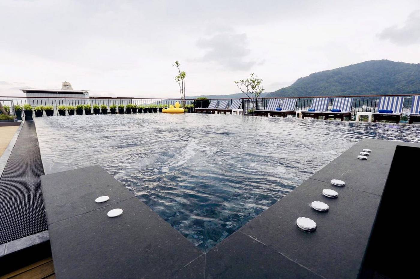 Rak-Elegant-Hotel-Patong-Pool-5