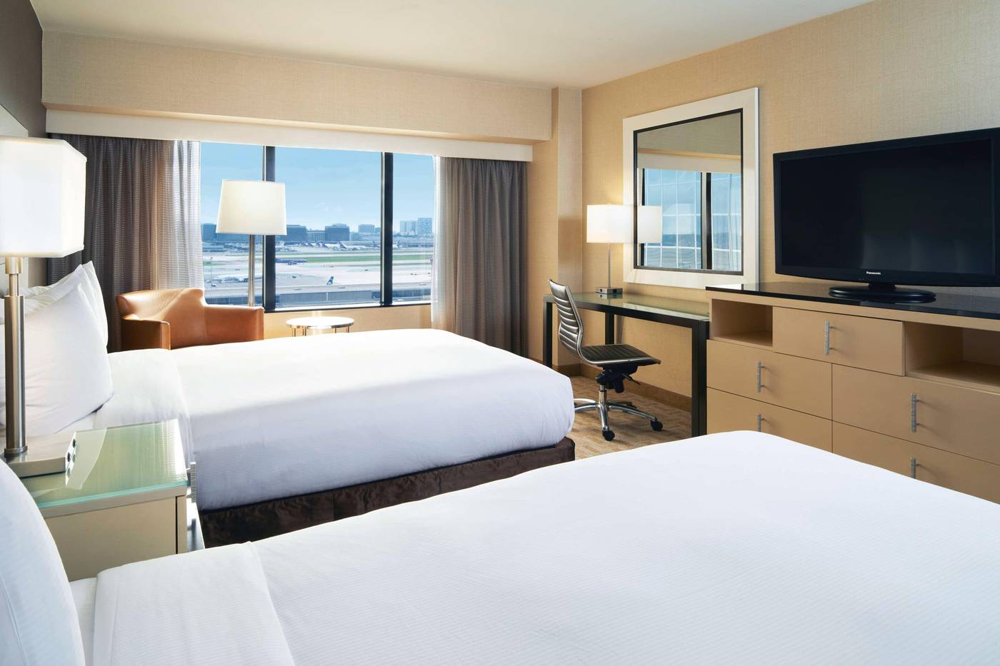 Hilton-Los-Angeles-Airport-General-view-31