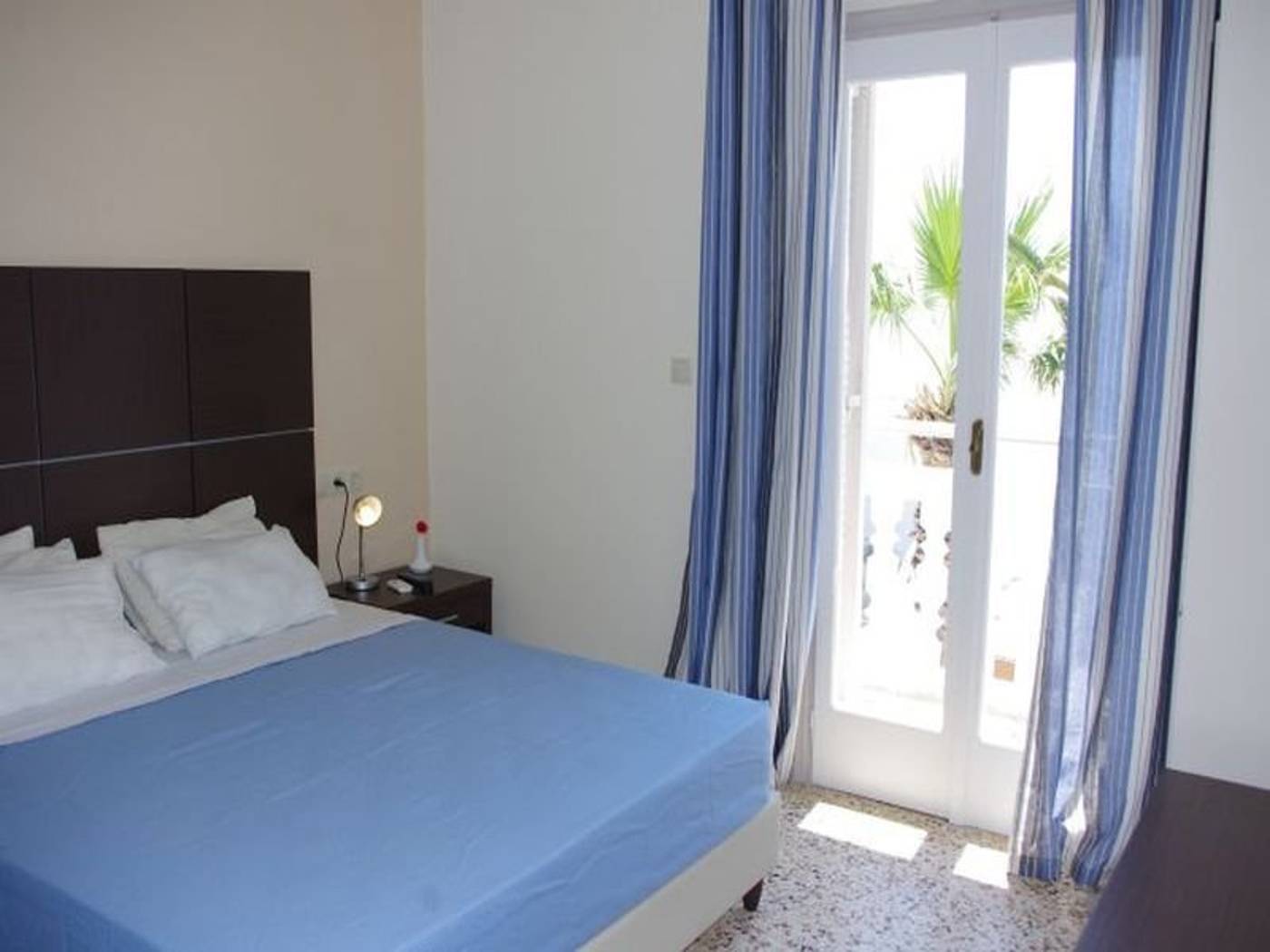 Kamari-Blu-Boutique-Hotel-Room-4