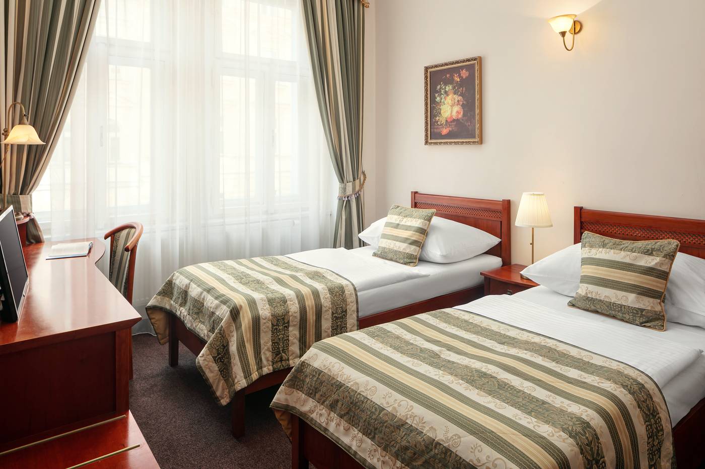 Amigo-City-Centre-Room-6