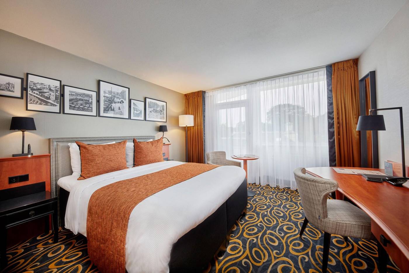 Carlton-Square-Room-17