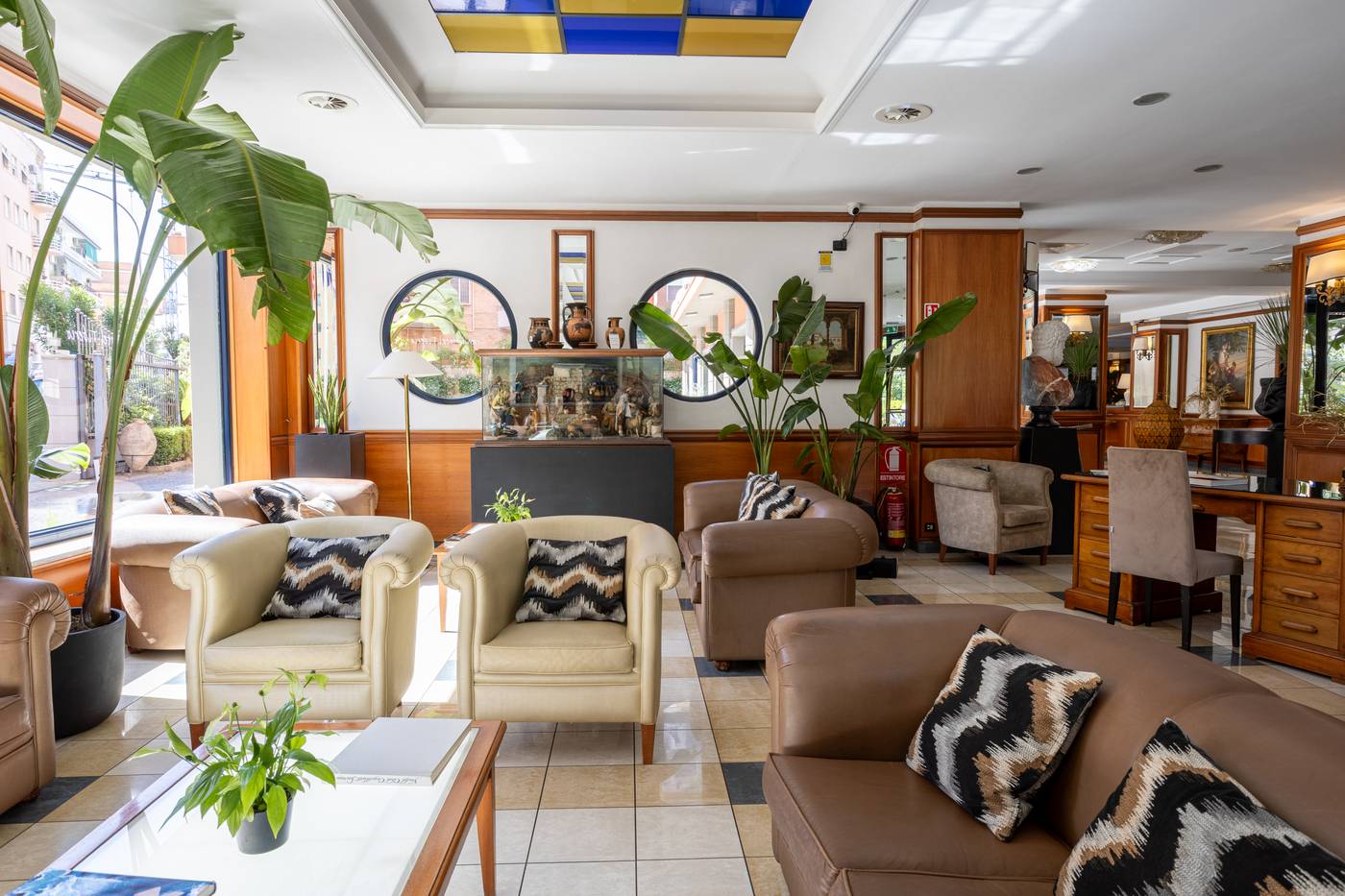 Grand-Hotel-Tiberio-Lobby-15