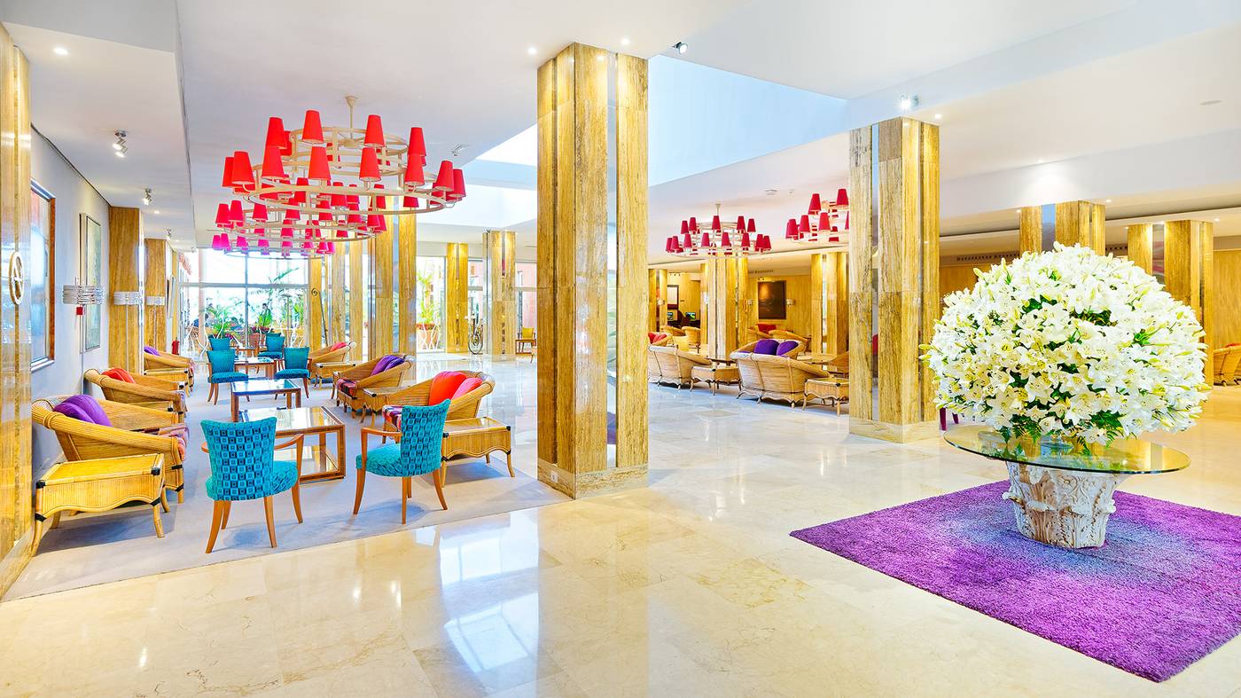 Bull-Reina-Isabel---Spa-Lobby-35