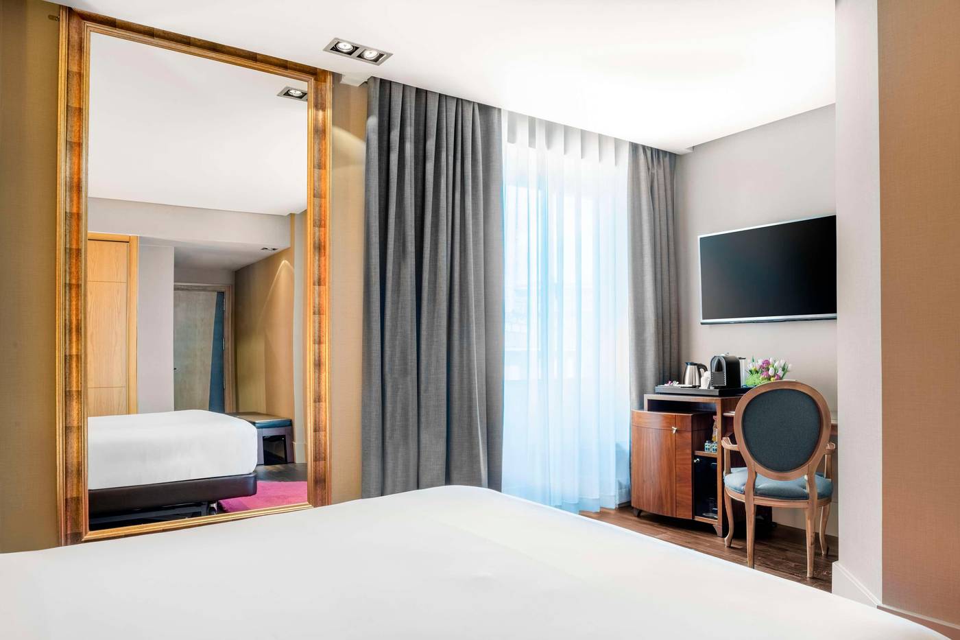 NH-Collection-Madrid-Paseo-del-Prado-Room-26
