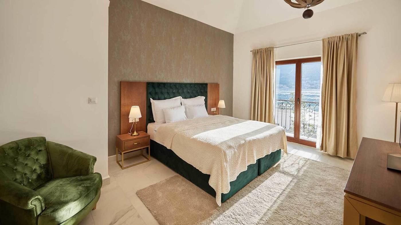 Huma-Kotor-Bay-Room-9