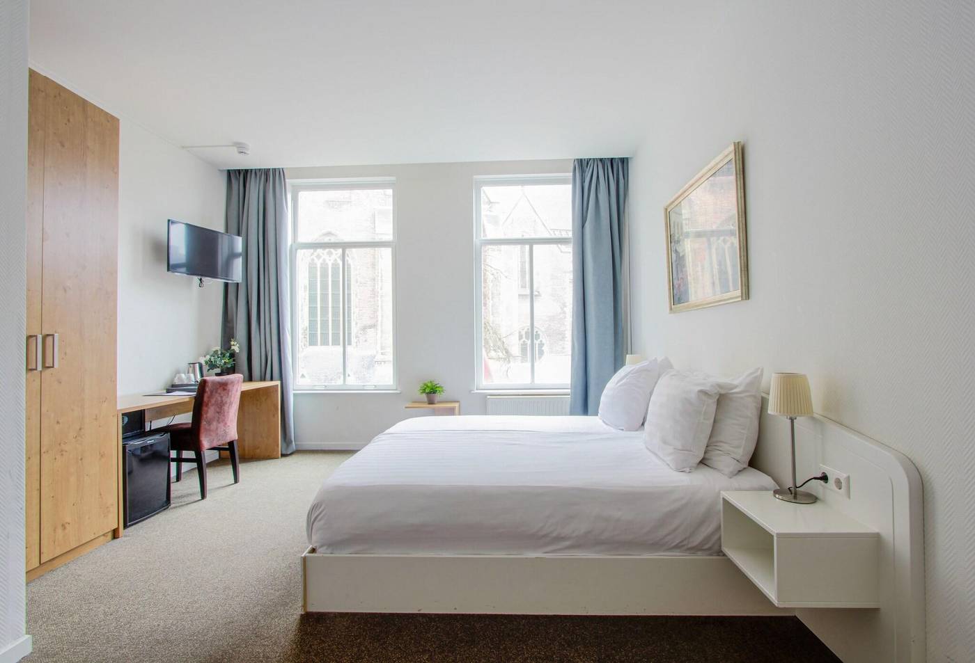 Ambassador-City-Centre-Hotel-Room-7