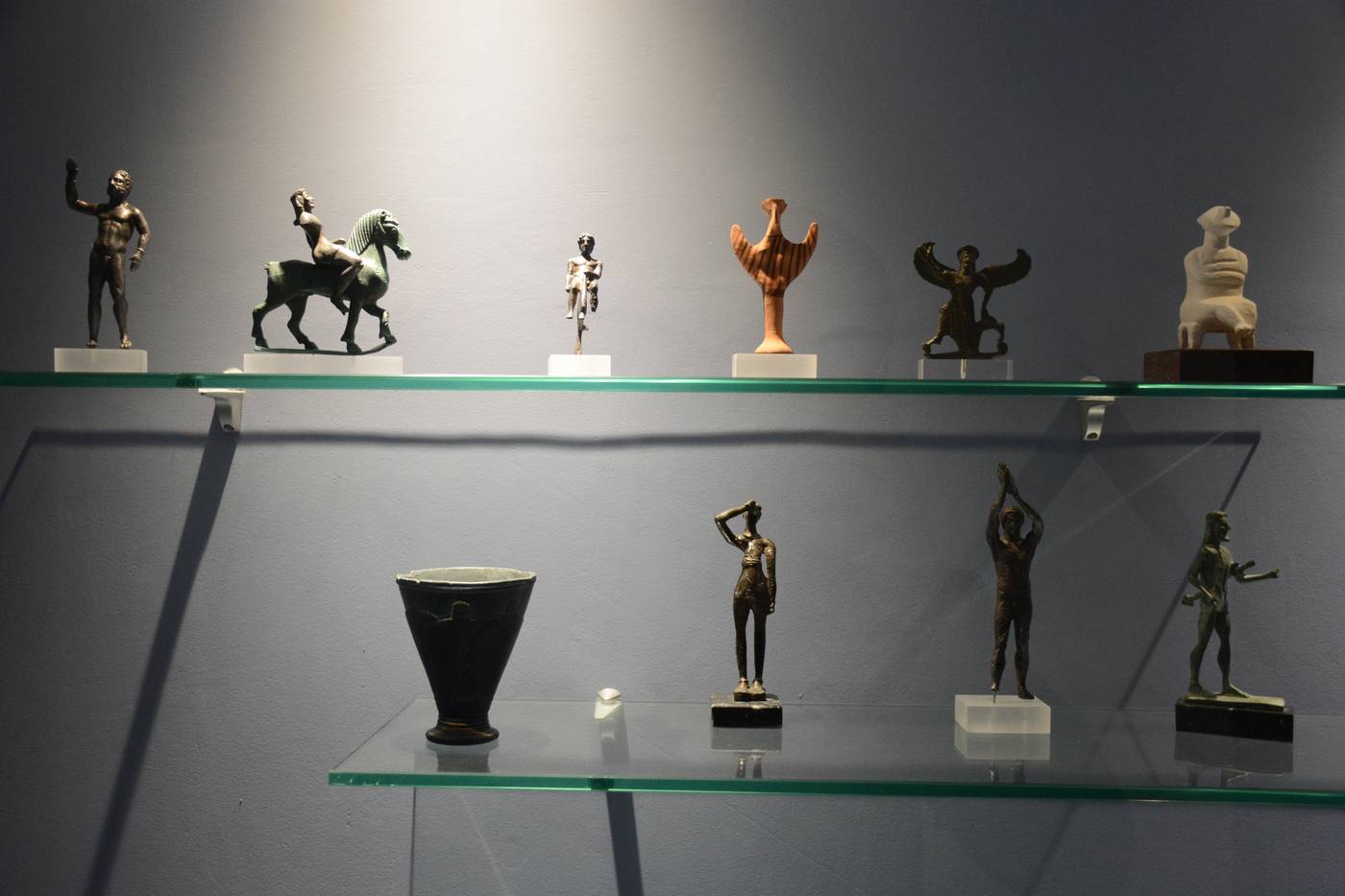 Macaris-Suites-and-Spa-Lobby-35