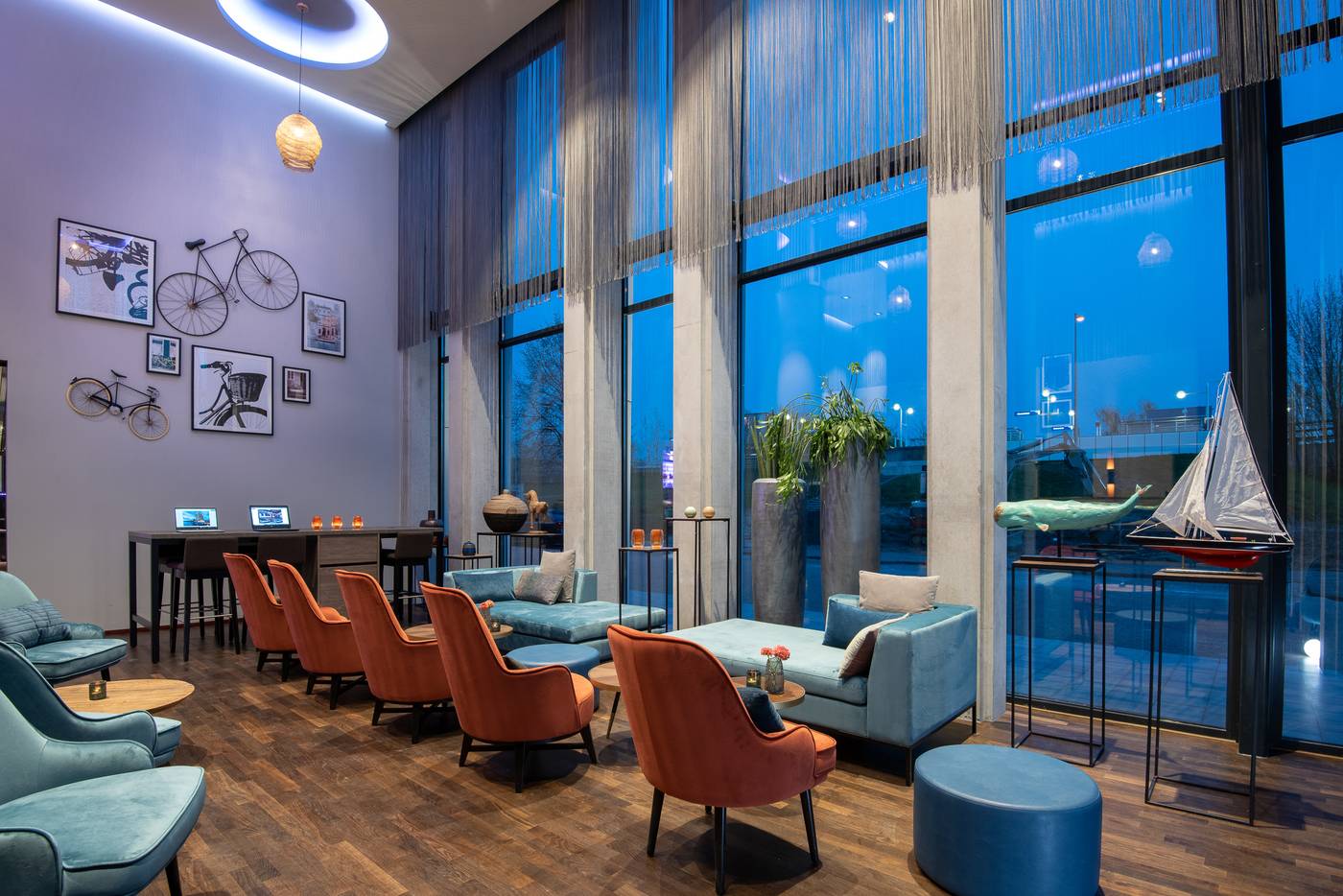 Leonardo-Royal-Hotel-Amsterdam-Lobby-12