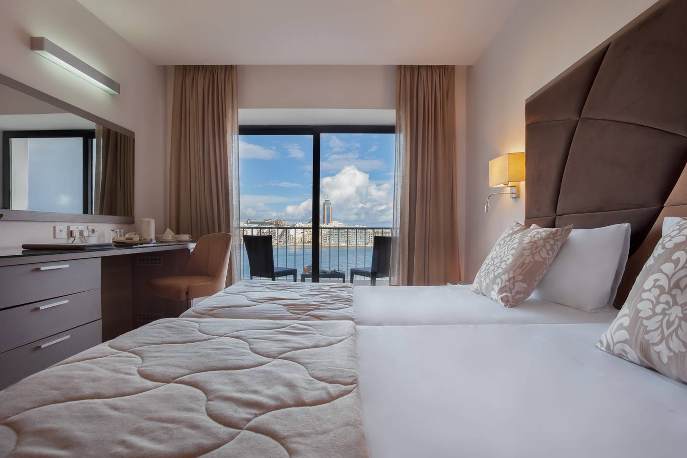 The-Plaza-and-Plaza-Regency-Hotels-Room-11