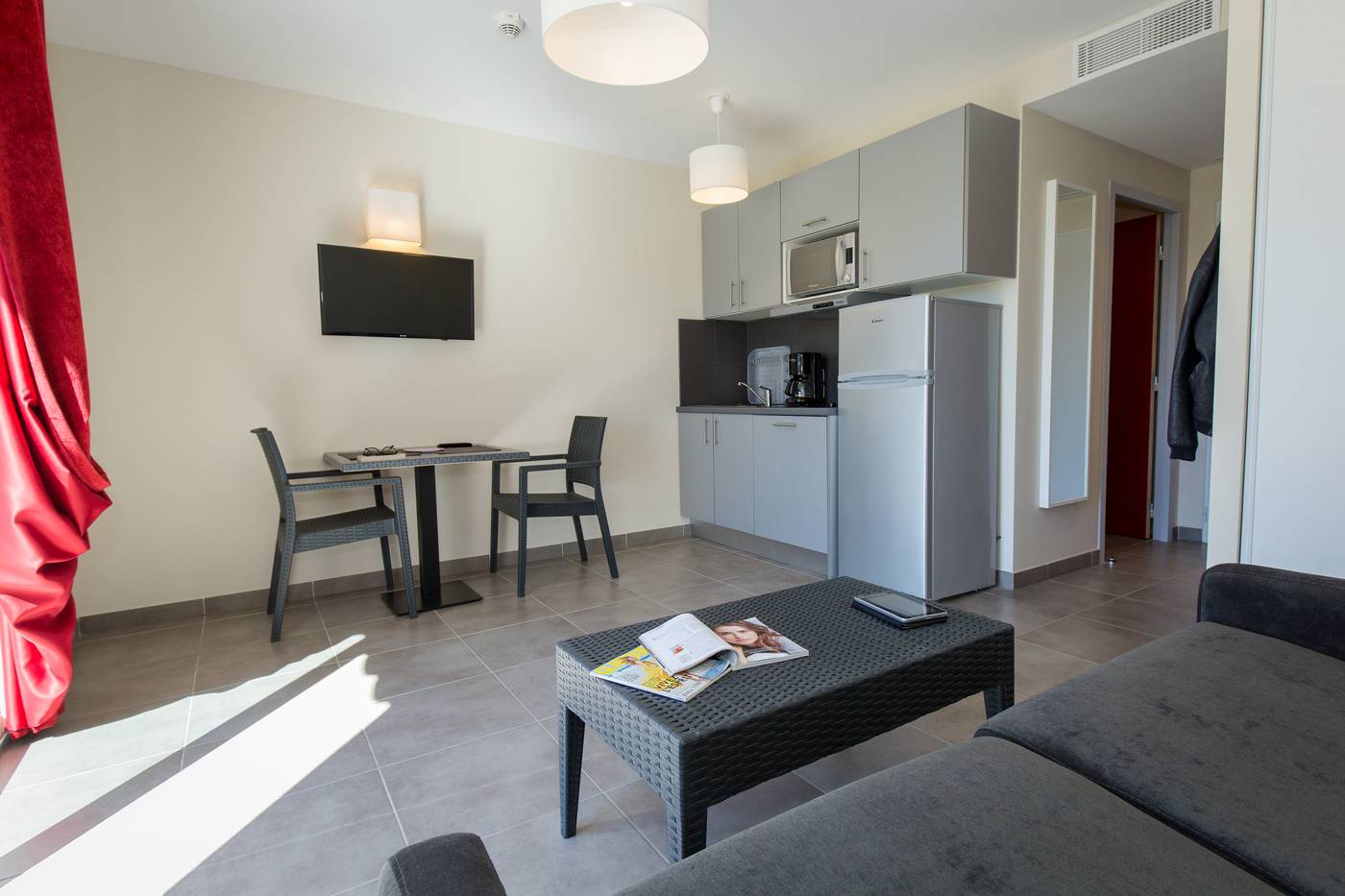 SOWELL-RESIDENCES-Les-Perles-de-Saint-Tropez-Room-11