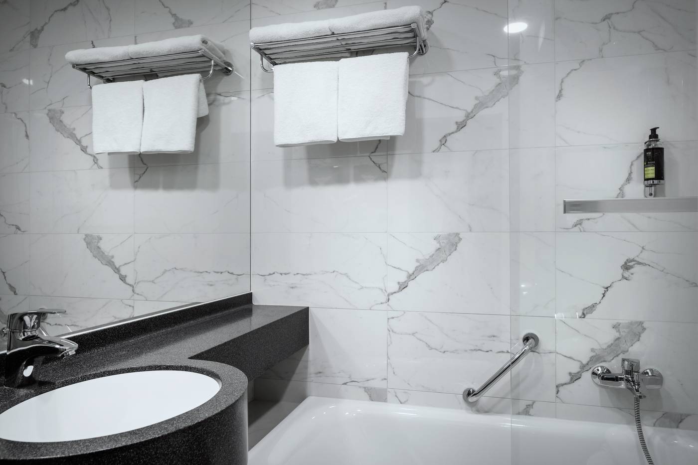 Astoria-Hotel-Room-16