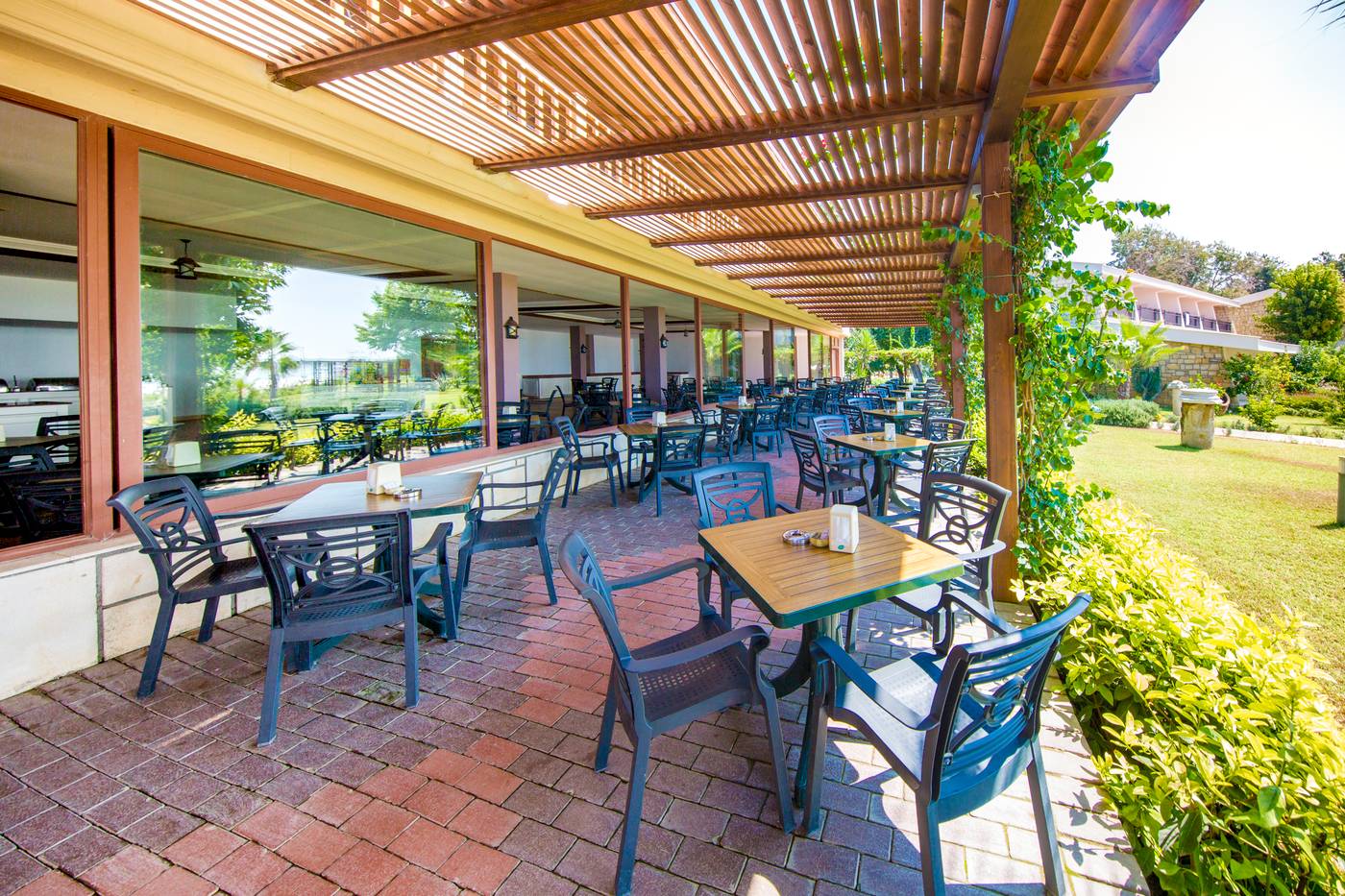 Horus-Paradise-Luxury-Resort-Bar-21