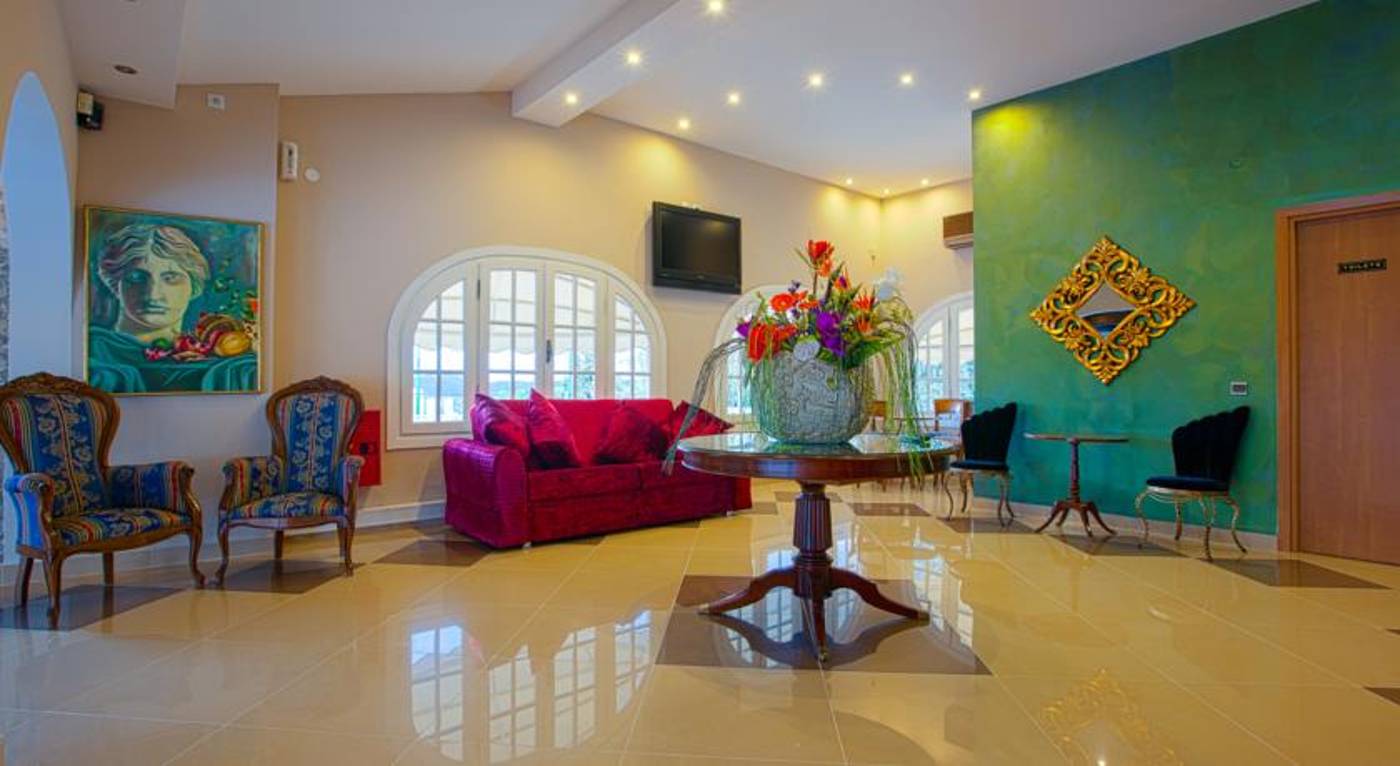 Memento-Resort-Kassiopi-Lobby-15