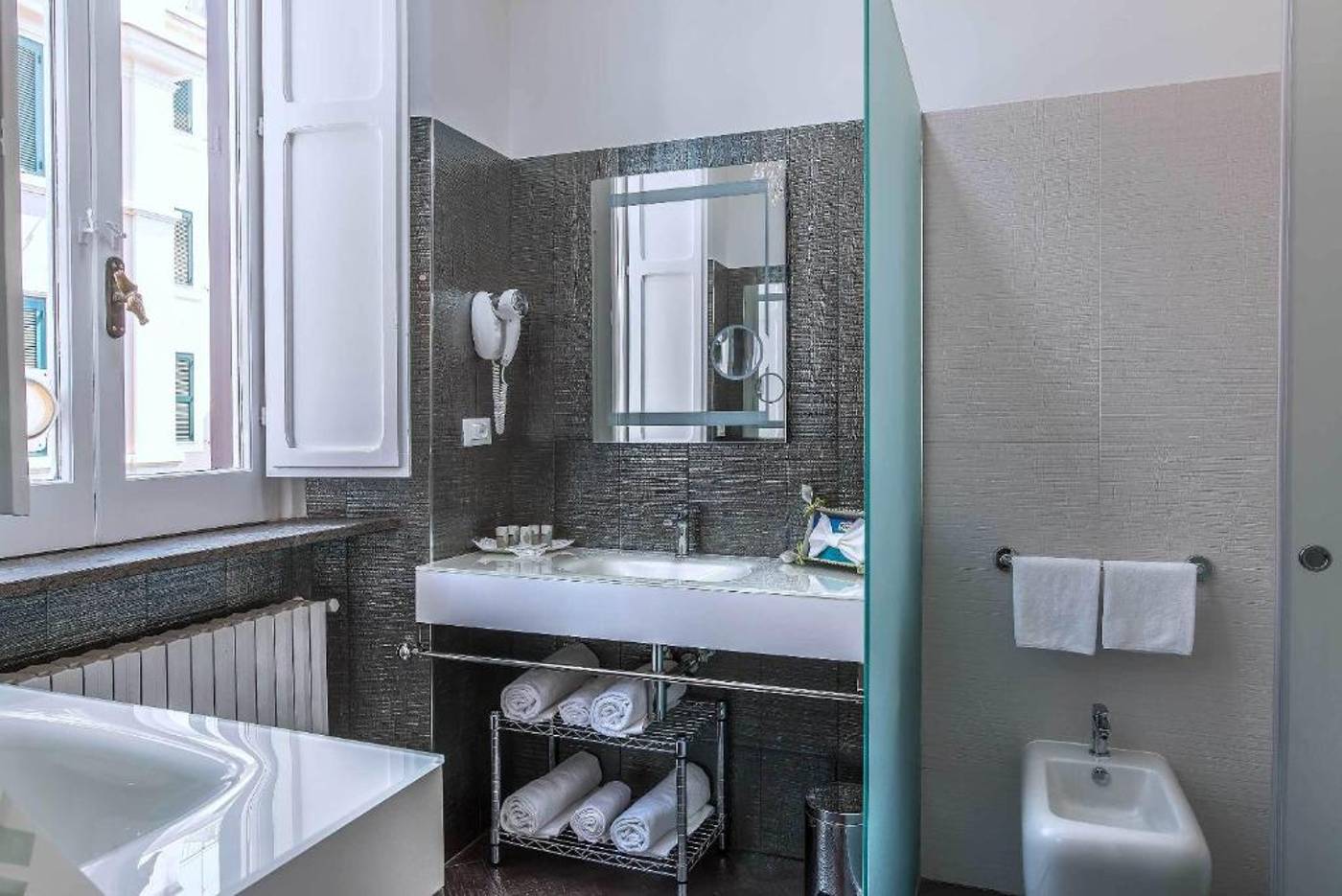 Trevi-Rome-Suite-Room-24