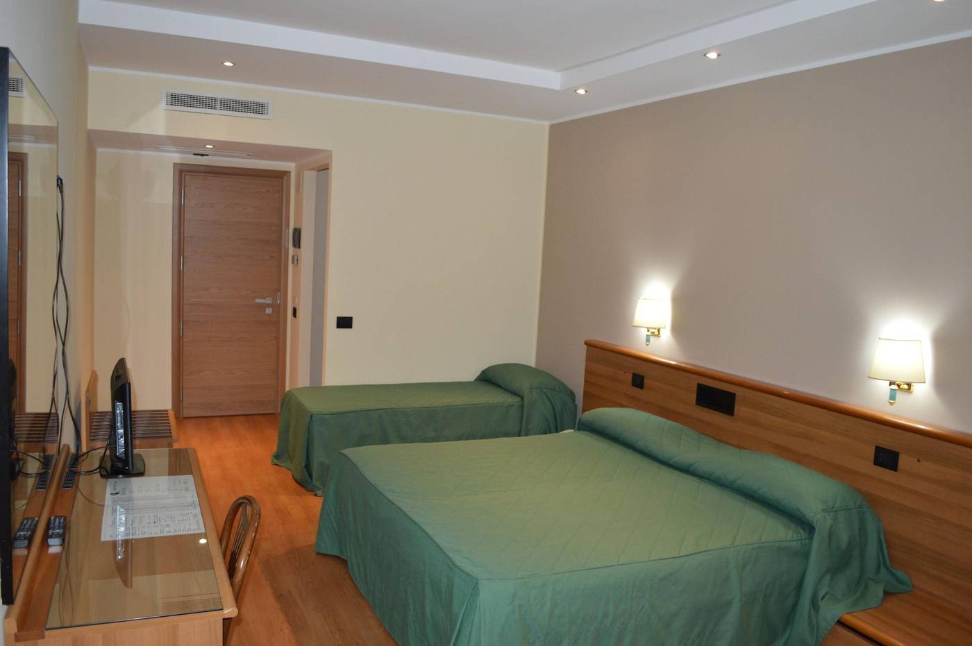 Canadian Hotel-Italy-L'AQUILA-Room-5