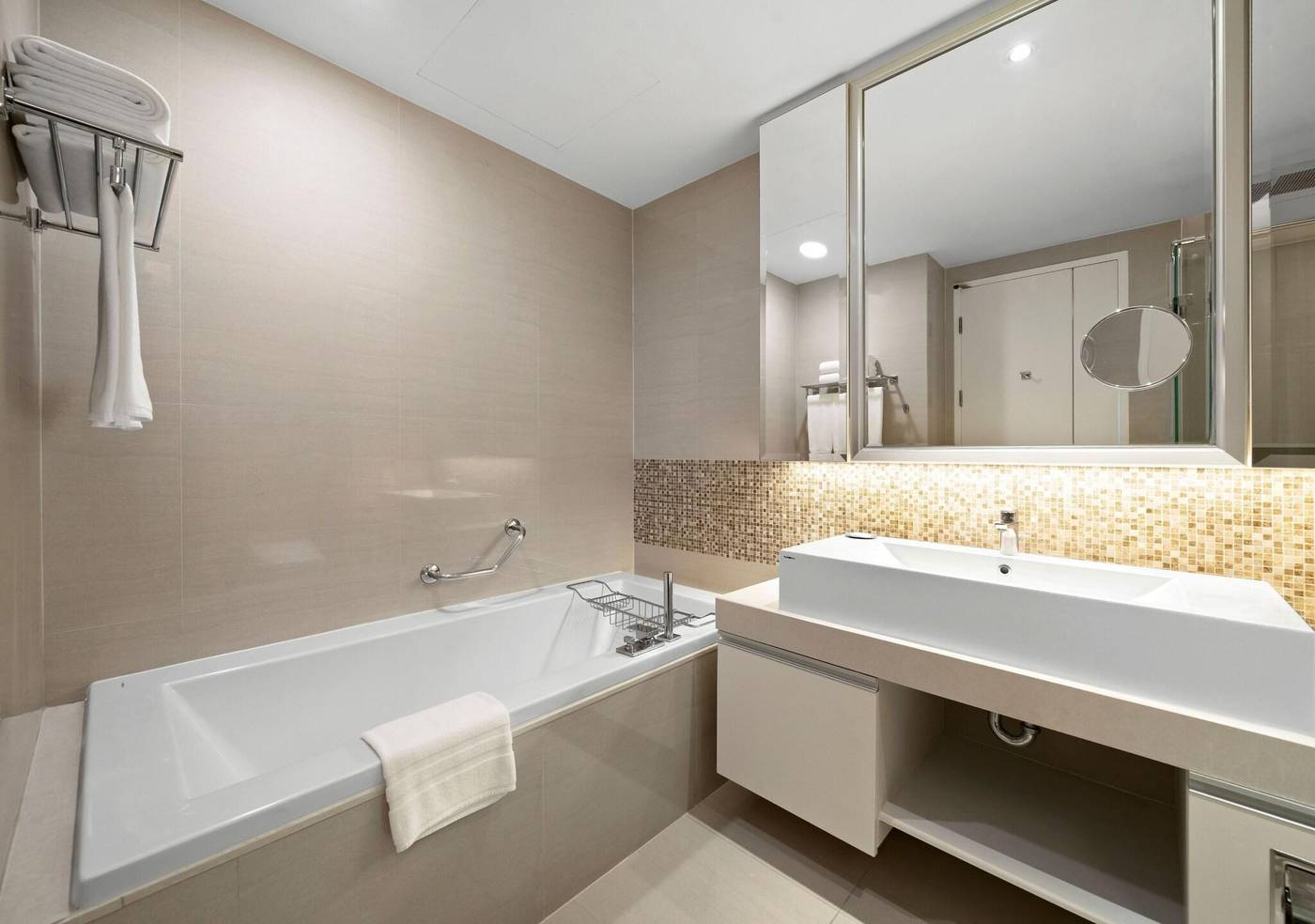 Grande-Centre-Point-Hotel-Terminal-21-Room-29