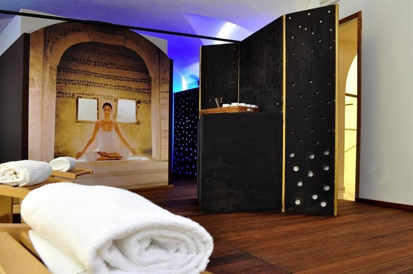 Grand-Hotel-Piazza-Borsa-General-view-19