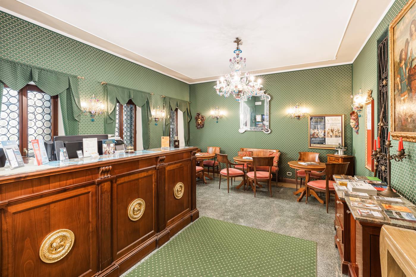 Hotel-San-Moise-Lobby-3