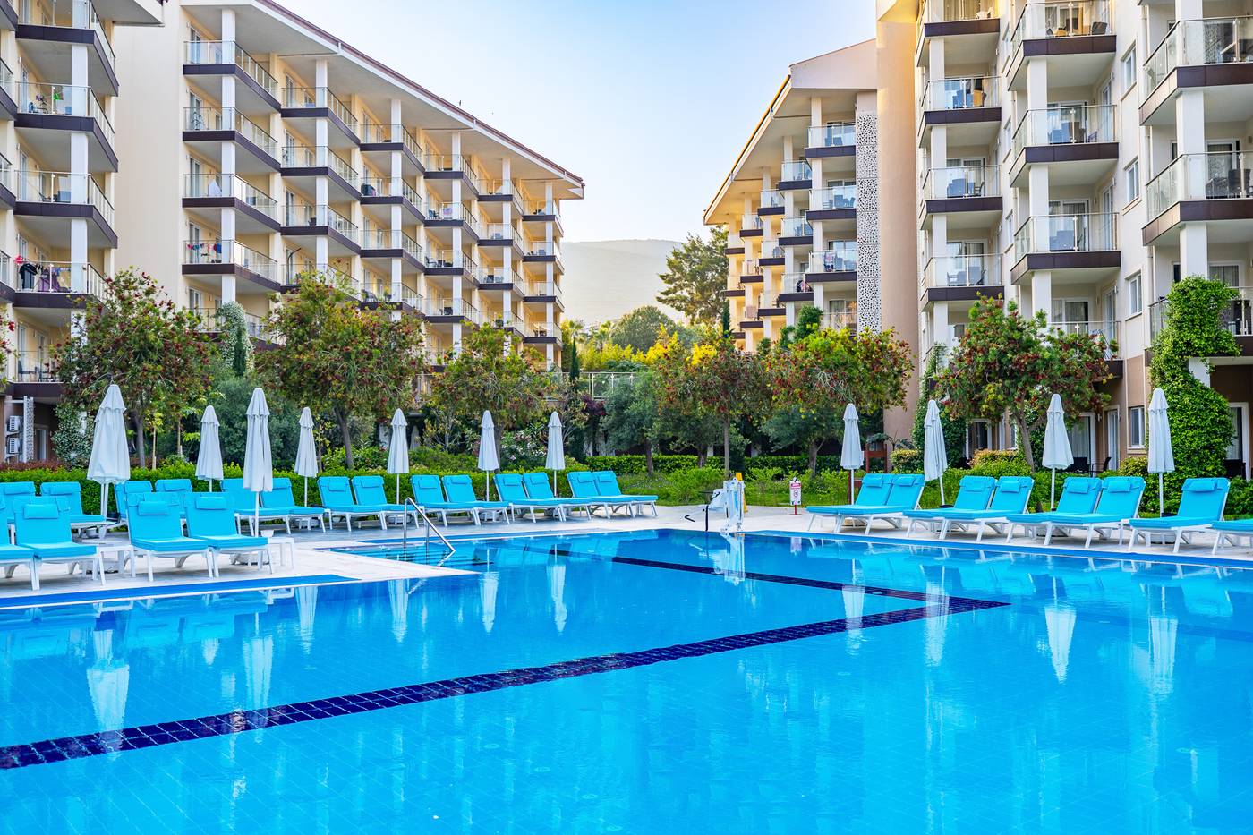 Ramada-Resort-by-Wyndham-Kusadasi---Golf-Pool-6