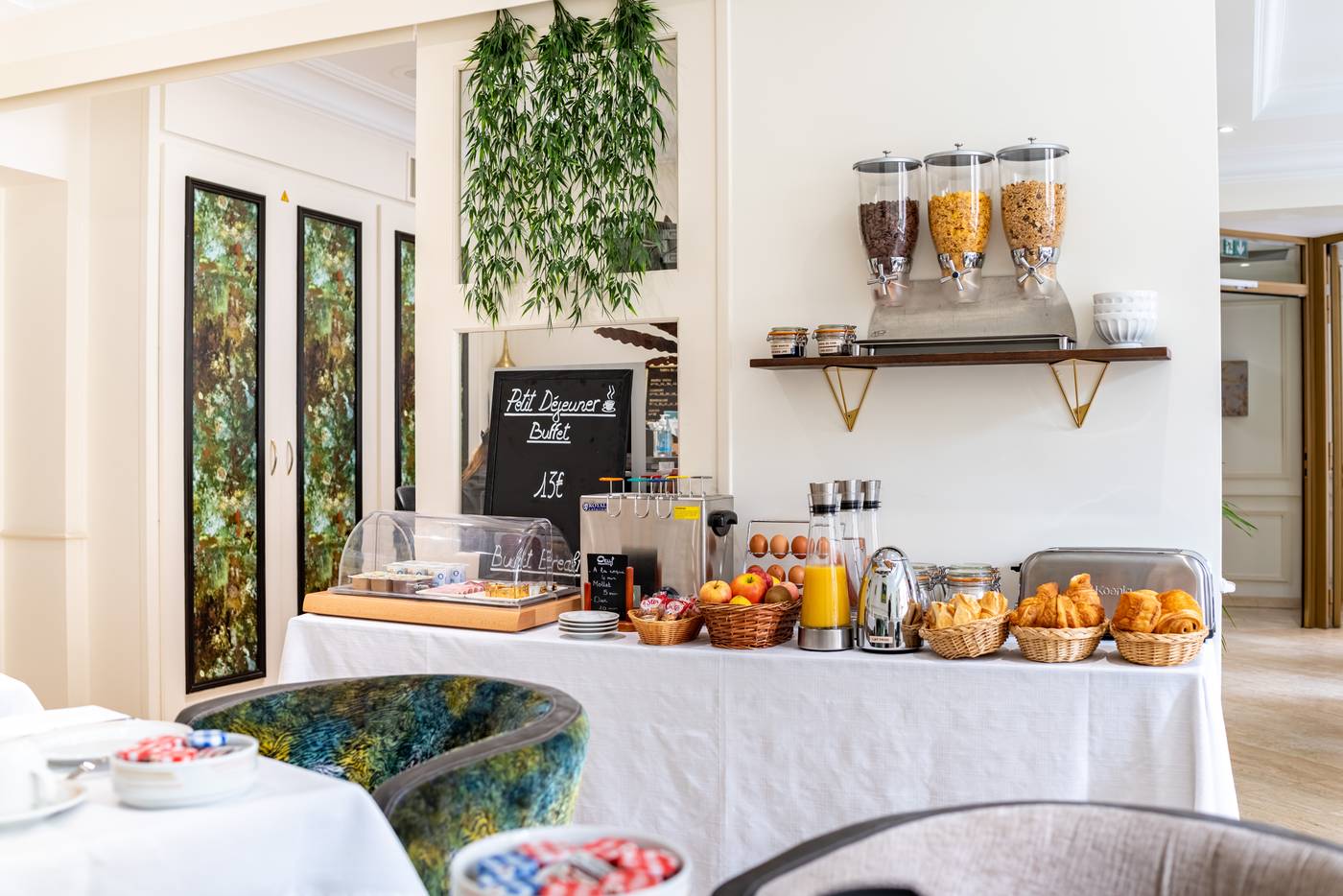 Queens-Hotel-Restaurant-24