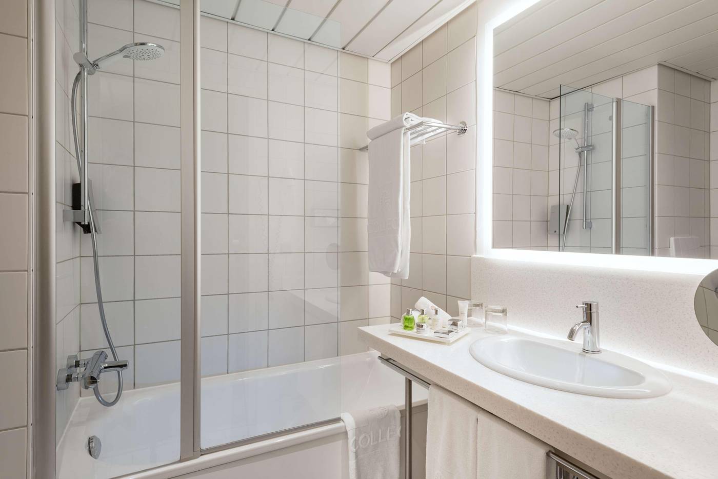 NH-Collection-Berlin-Mitte-am-Checkpoint-Charlie-Room-49