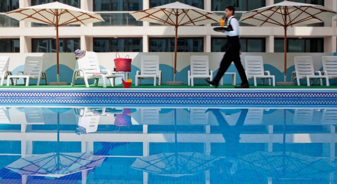 Golden-Sands-3-Hotel-Apartments-Pool-8